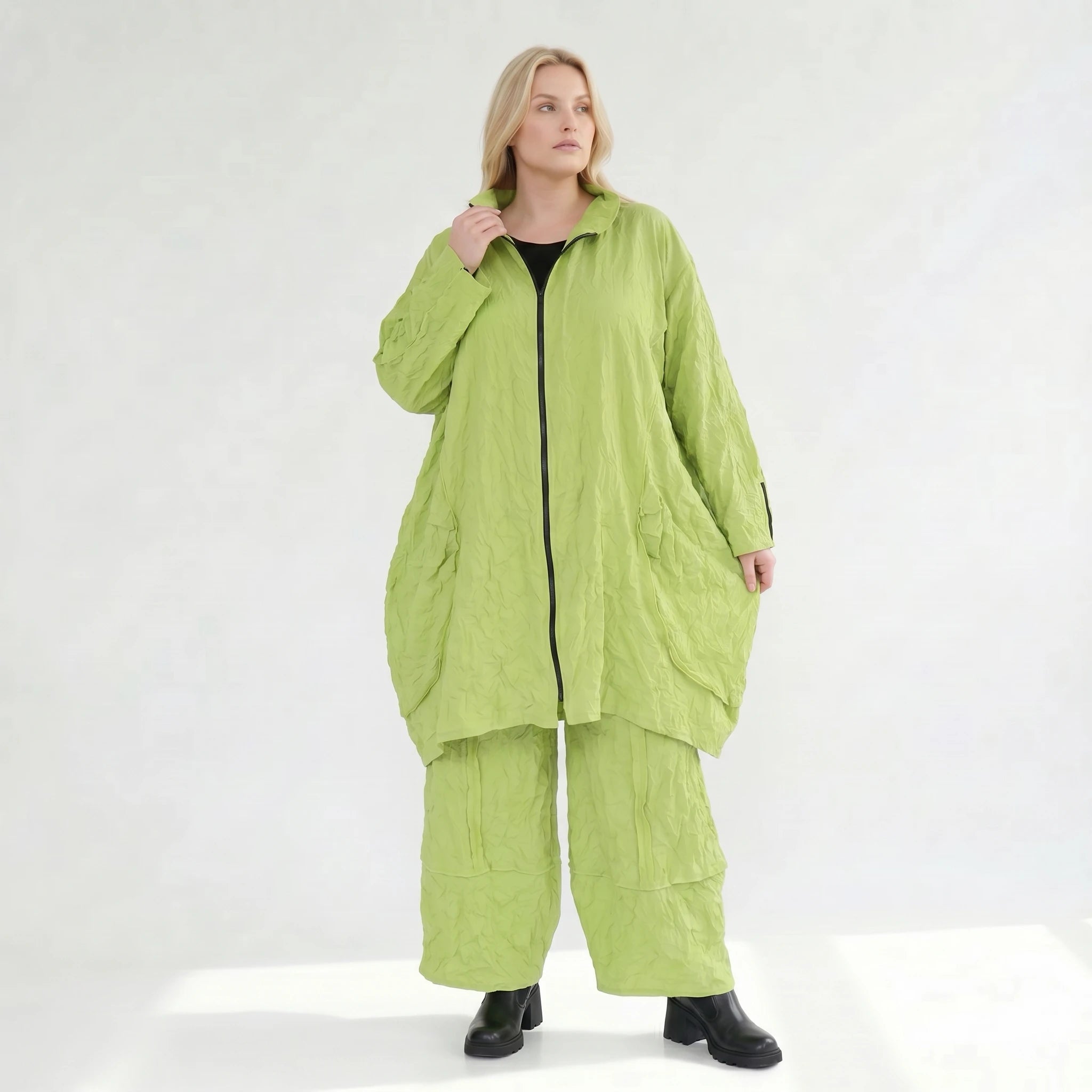 Luftige Oversize Jacke im ausgefallenen Ballonstil mit crash Popeline und legerem Lagenlook, Apfelgrün