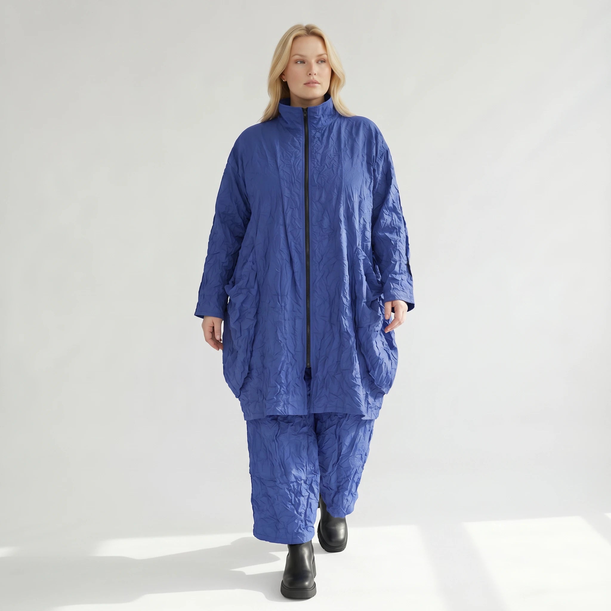 Ausgefallener Crash Ballon Mantel aus leichter Popeline mit modernem Lagenlook und Stehkragen, Royalblau