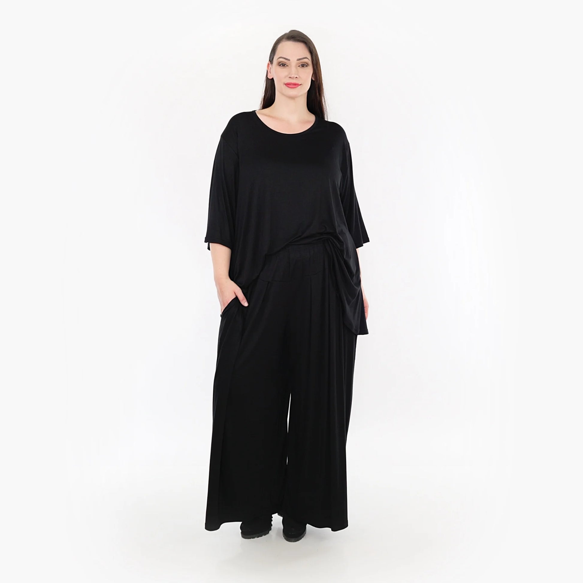  Kastige schwarze Hose aus leichtem Viskose-Mix, perfekt für Lagenlooks und Plus Size Fashion