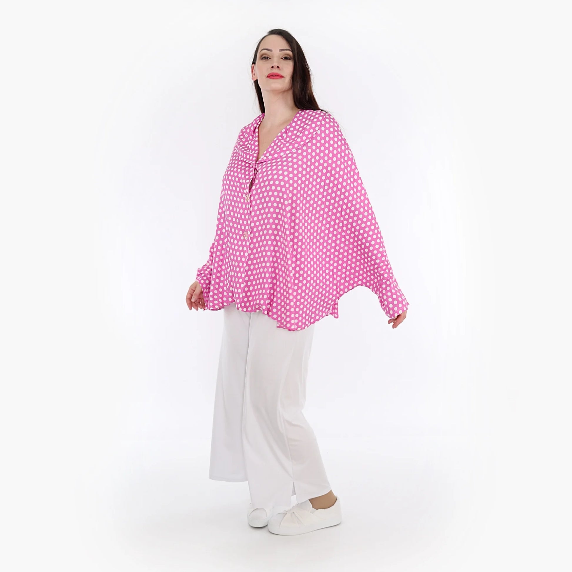  Trendige Oversize-Jacke in frischem Rosa mit Punkten für Plus Size, luftige Viskose im Lagenlook