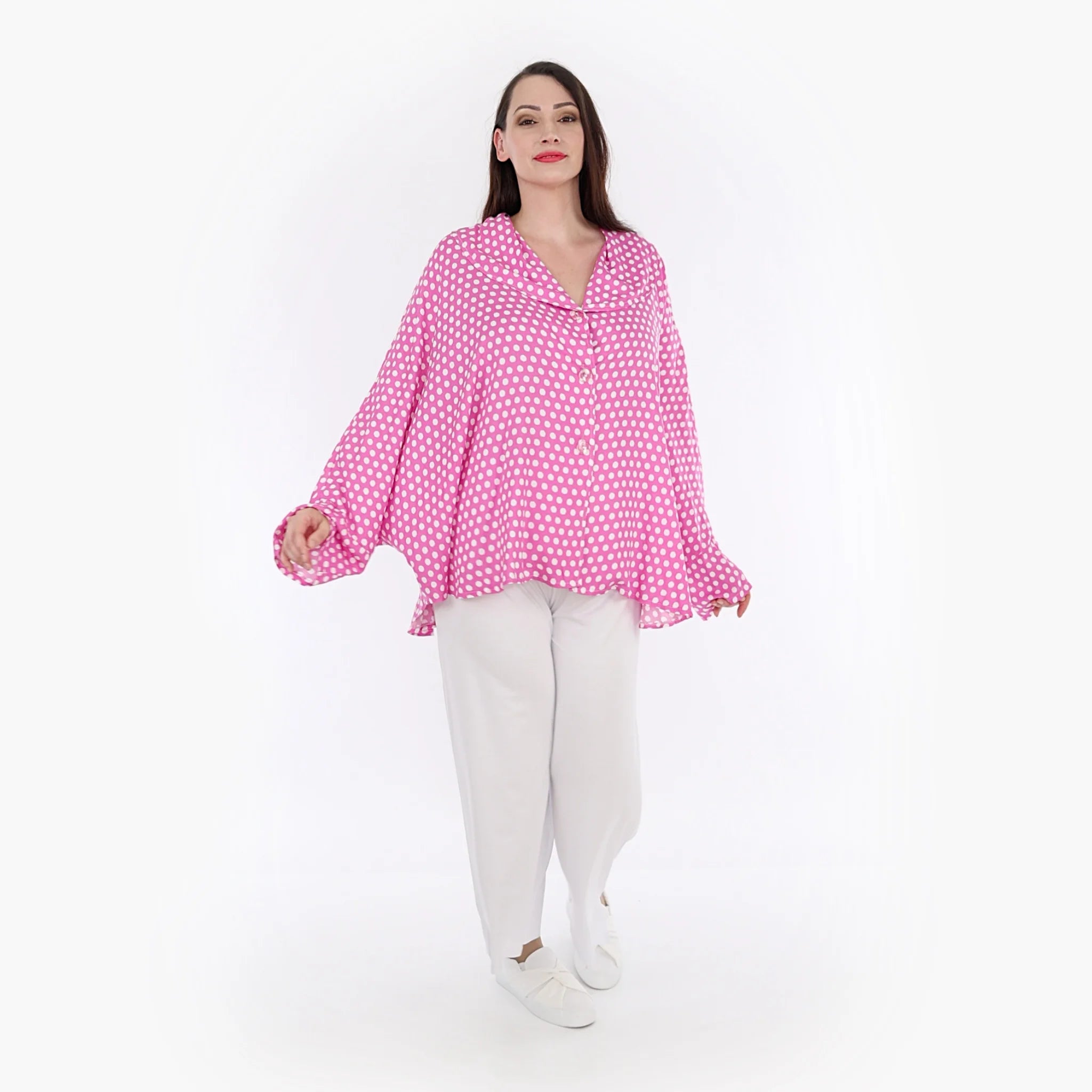  Trendige Oversize-Jacke in frischem Rosa mit Punkten für Plus Size, luftige Viskose im Lagenlook