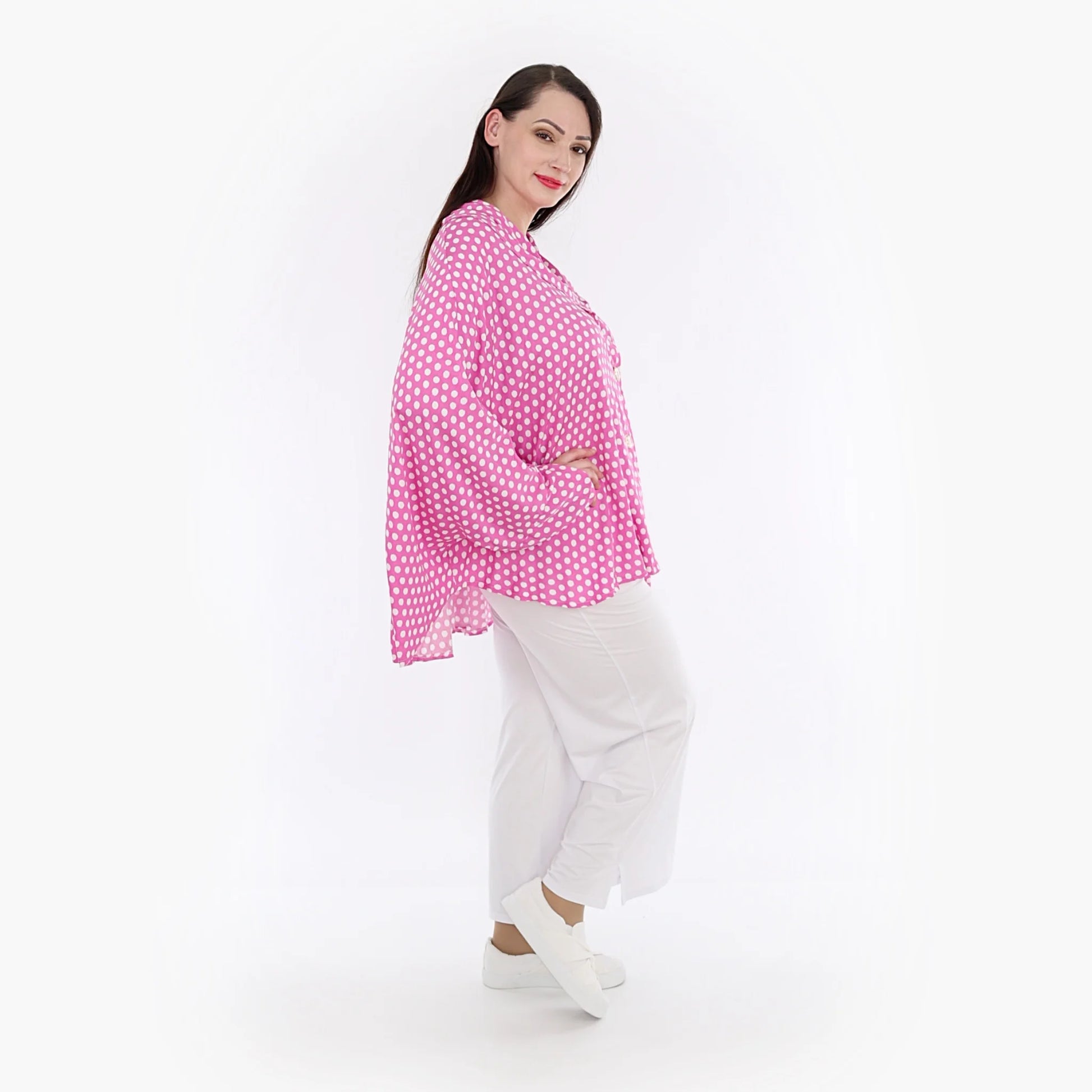  Trendige Oversize-Jacke in frischem Rosa mit Punkten für Plus Size, luftige Viskose im Lagenlook