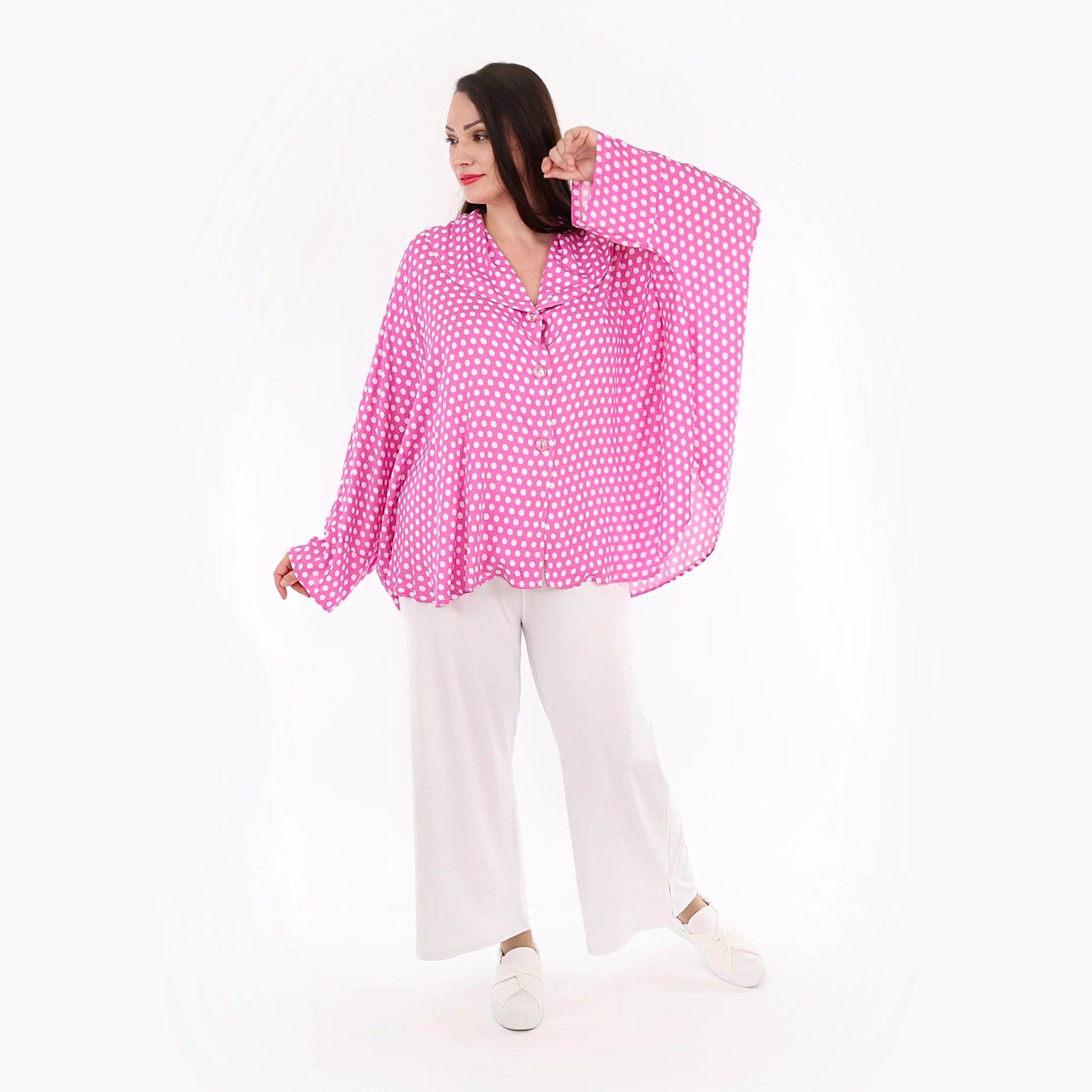  Trendige Oversize-Jacke in frischem Rosa mit Punkten für Plus Size, luftige Viskose im Lagenlook