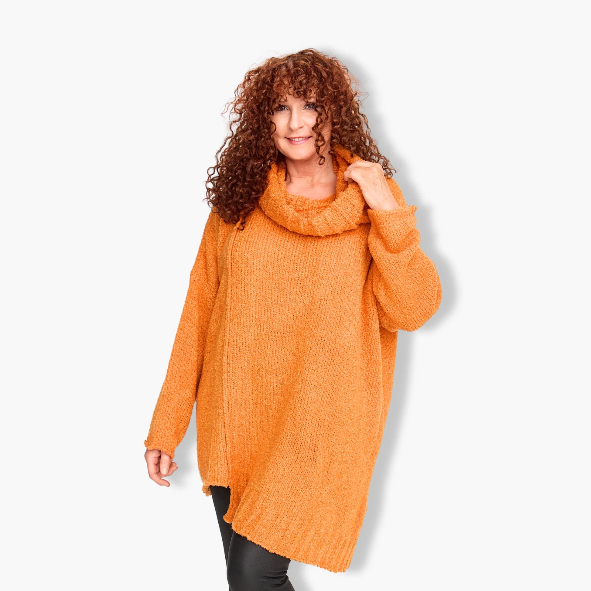  Modischer A-Form Pullover in strahlendem Orange aus weichem Bouclé, passender Schal inklusive