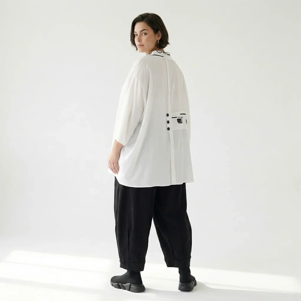 Leichte Oversize-Bluse in Weiß aus Slinky-Material – luftig, glatt & halbdurchsichtig | Modeare