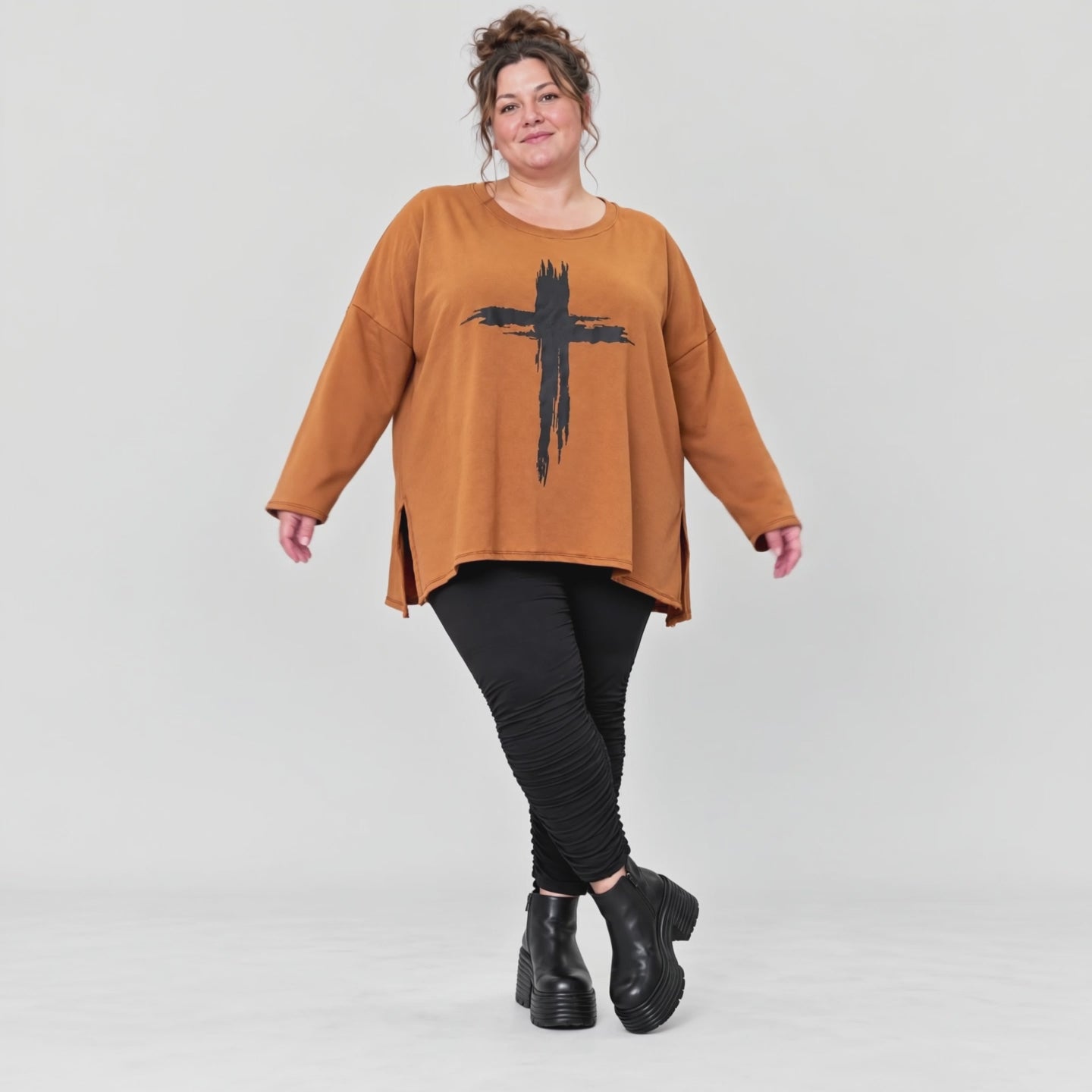 Braunes Langarmshirt mit fließender A-Linie und Rundhalsausschnitt aus Stretchjersey