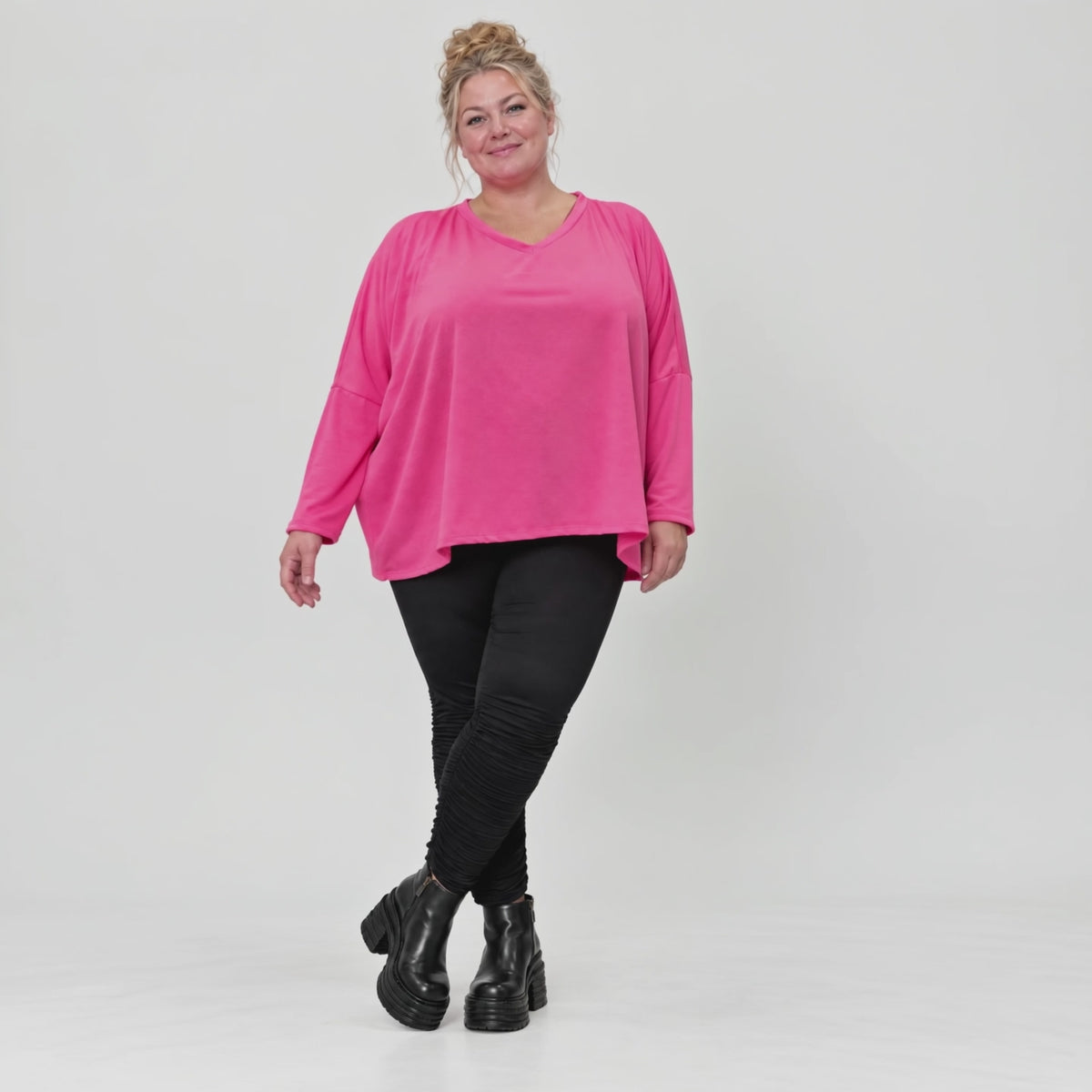 Langarmshirt in Pink aus weichem Stretchjersey mit V-Ausschnitt und kastiger Silhouette