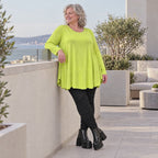 Langarmshirt in frischem Limettengrün aus weichem Modalstretch mit Seitennahttaschen