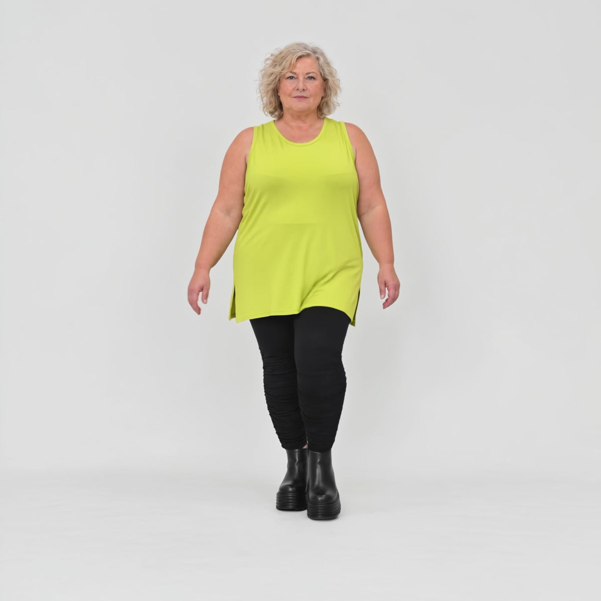 Ärmelloses Top in Limettengrün aus weichem Modalstretch mit geradem Schnitt und Schlitzen