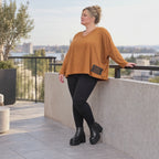 Langarmshirt in Braun mit V-Ausschnitt aus weichem Stretchjersey in kastiger Passform