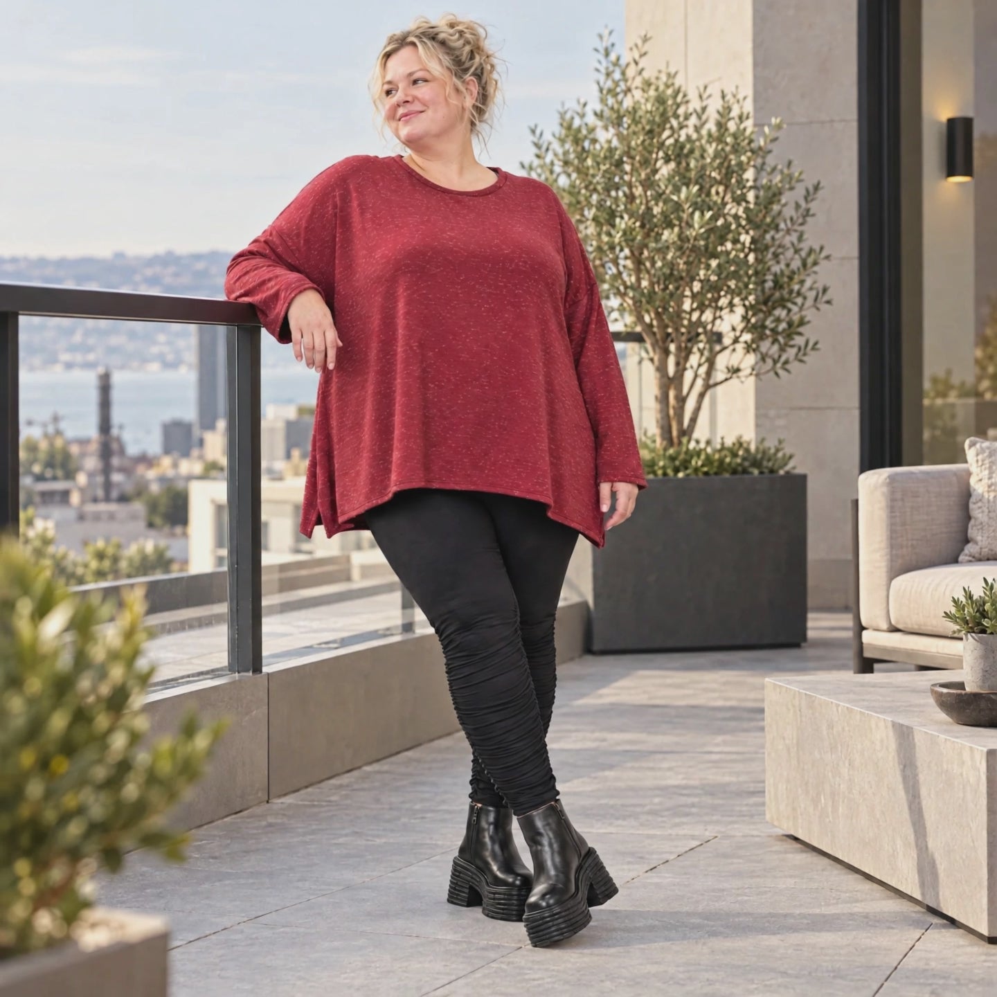 Feinstrickshirt in Rot/Weiß mit flauschigem Garn in A-Linie und Rundhalsausschnitt