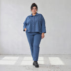 Karottenhose aus jeansblauem Stretchdenim mit Dehnbund in weicher Baumwollqualität