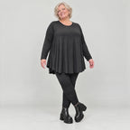 Basic Langarmshirt in Schwarz aus weichem Modal mit Stretch und praktischen Seitentaschen
