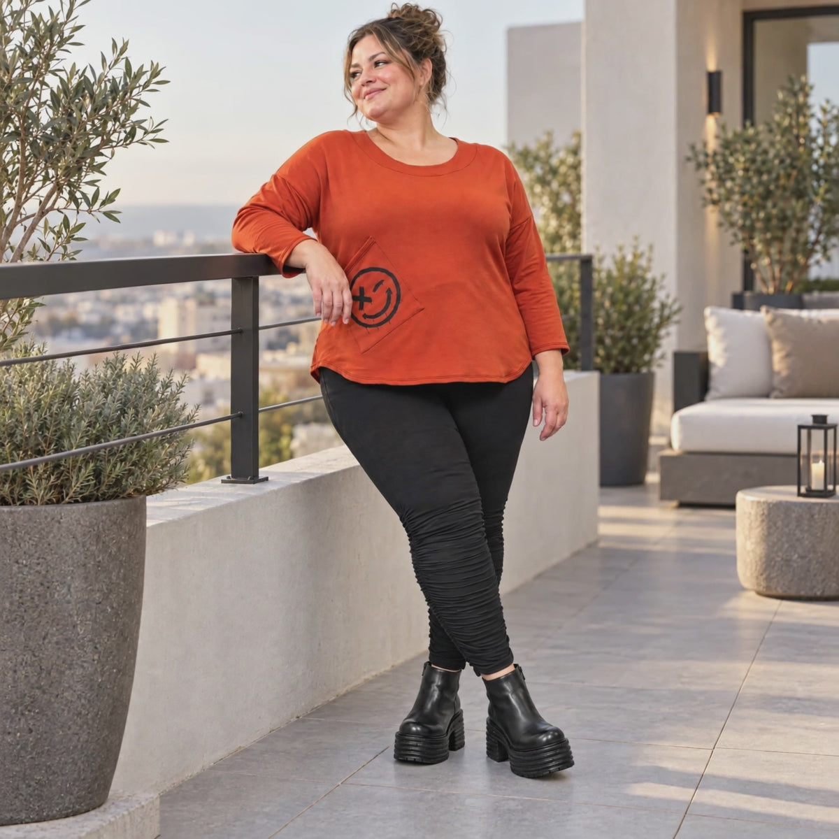 Shirt in Orange aus weichem Stretchjersey mit gerundetem Saum und aufgesetzten Taschen