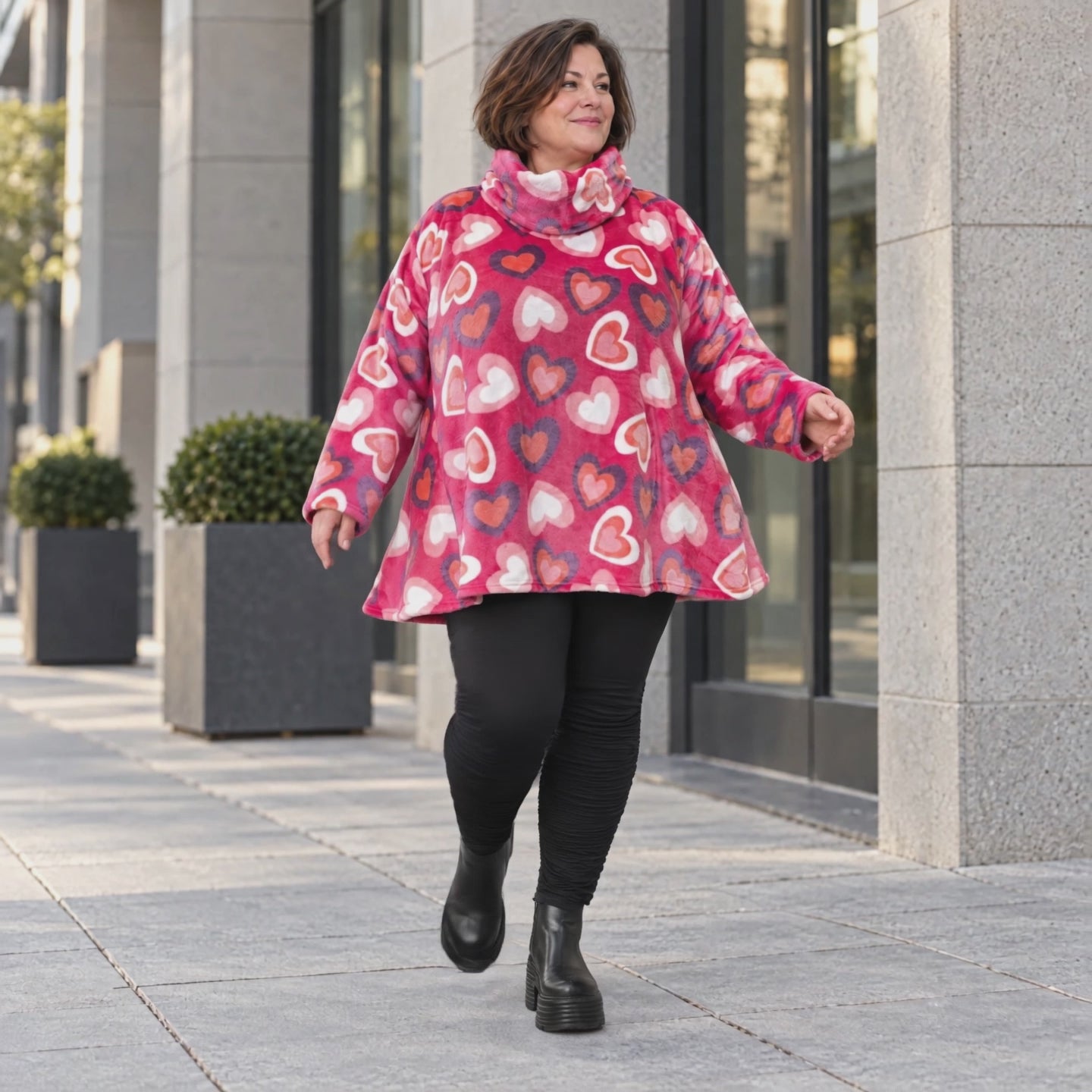 Flauschiges Langarmshirt in Pink/Rosa/Weiß mit Rollkragen und lockerer A-Linie aus Plüsch