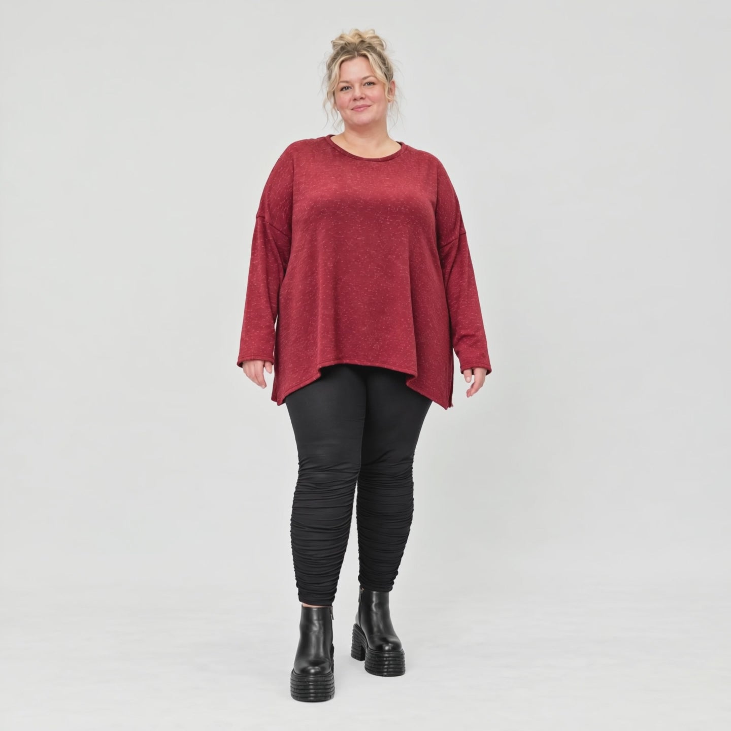 Feinstrickshirt in Rot/Weiß mit flauschigem Garn in A-Linie und Rundhalsausschnitt