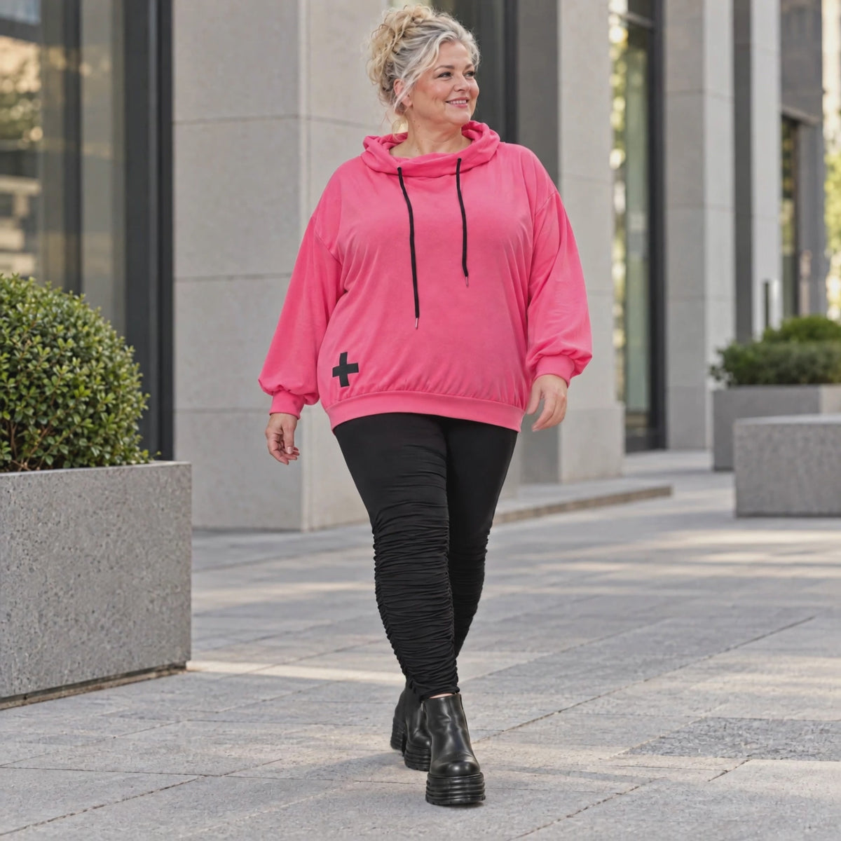 Hoodie in leuchtendem Pink aus weichem Stretchjersey mit Kapuze und gerader Schnittform