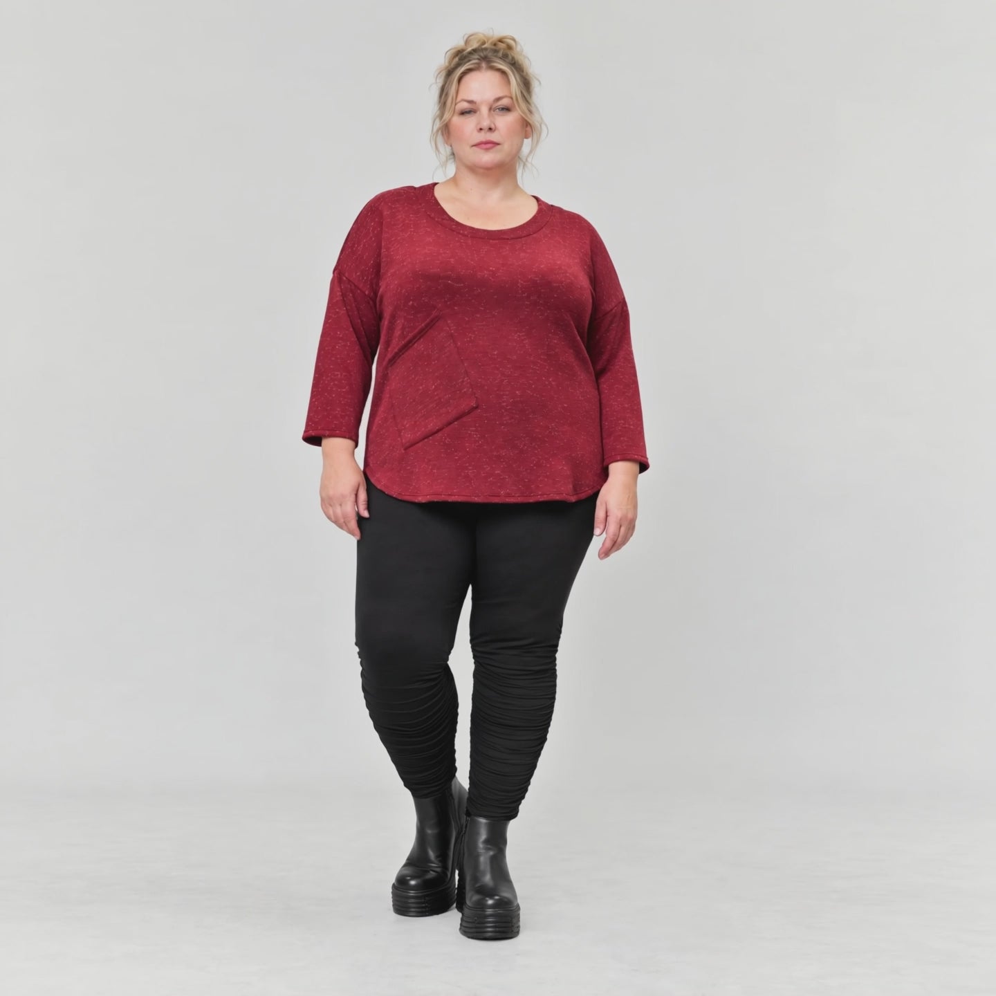 Langarmshirt aus flauschigem Feinstrick in Rot/Weiß mit Rundhalsausschnitt und Taschen