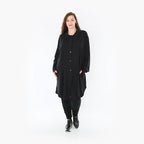 Schwarze Oversizebluse aus Viskosepopeline mit Kragen Langarm und Seitennahttaschen