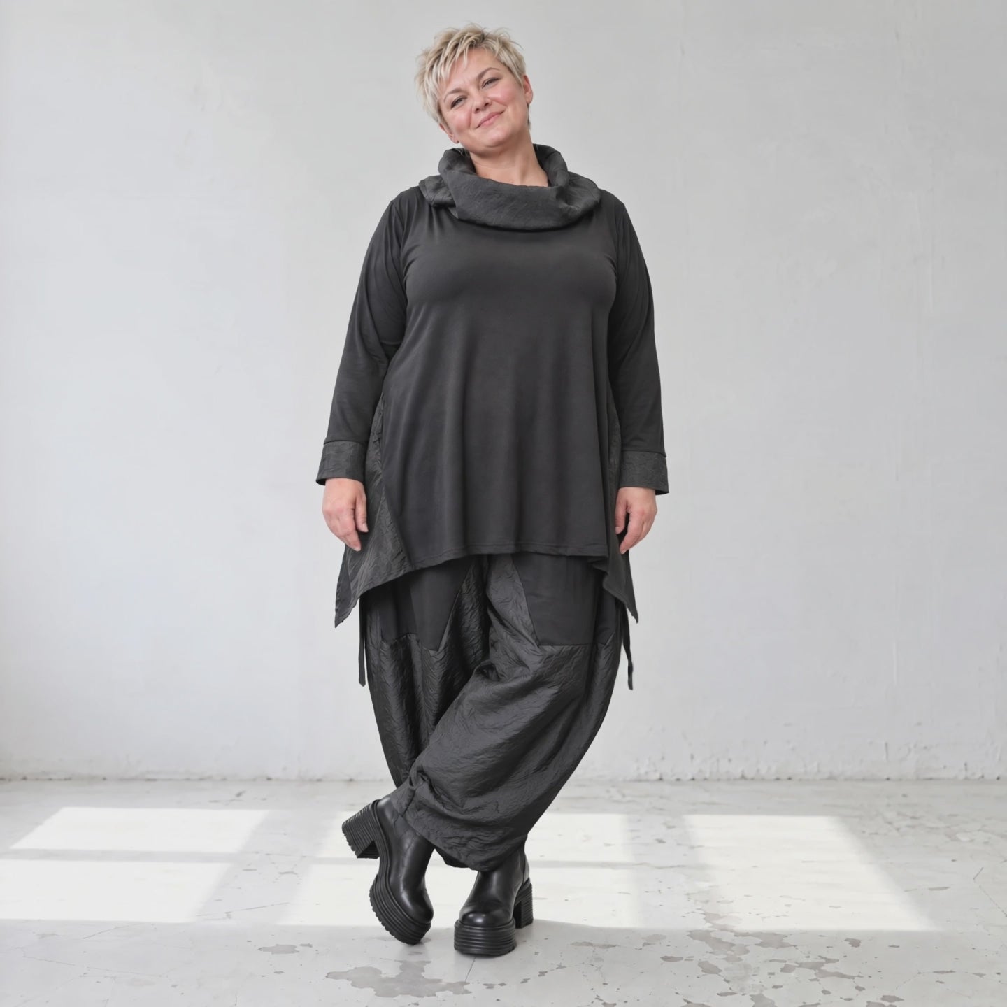 Langarmshirt in A-Form aus Jersey mit Taftdetails Zipfelsaum und seitlichen Schlitzen