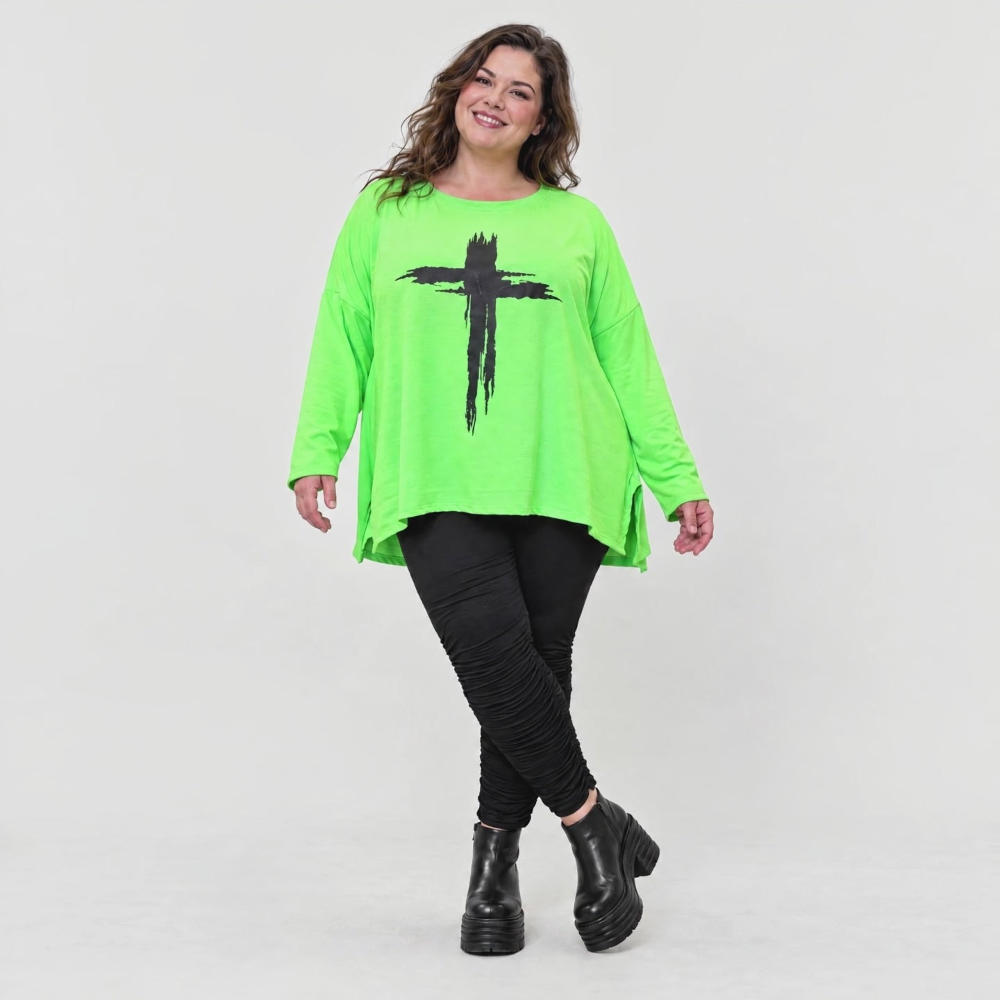 Grünes Langarmshirt in fließender A-Linie aus feinem Stretchjersey mit Rundhalsausschnitt