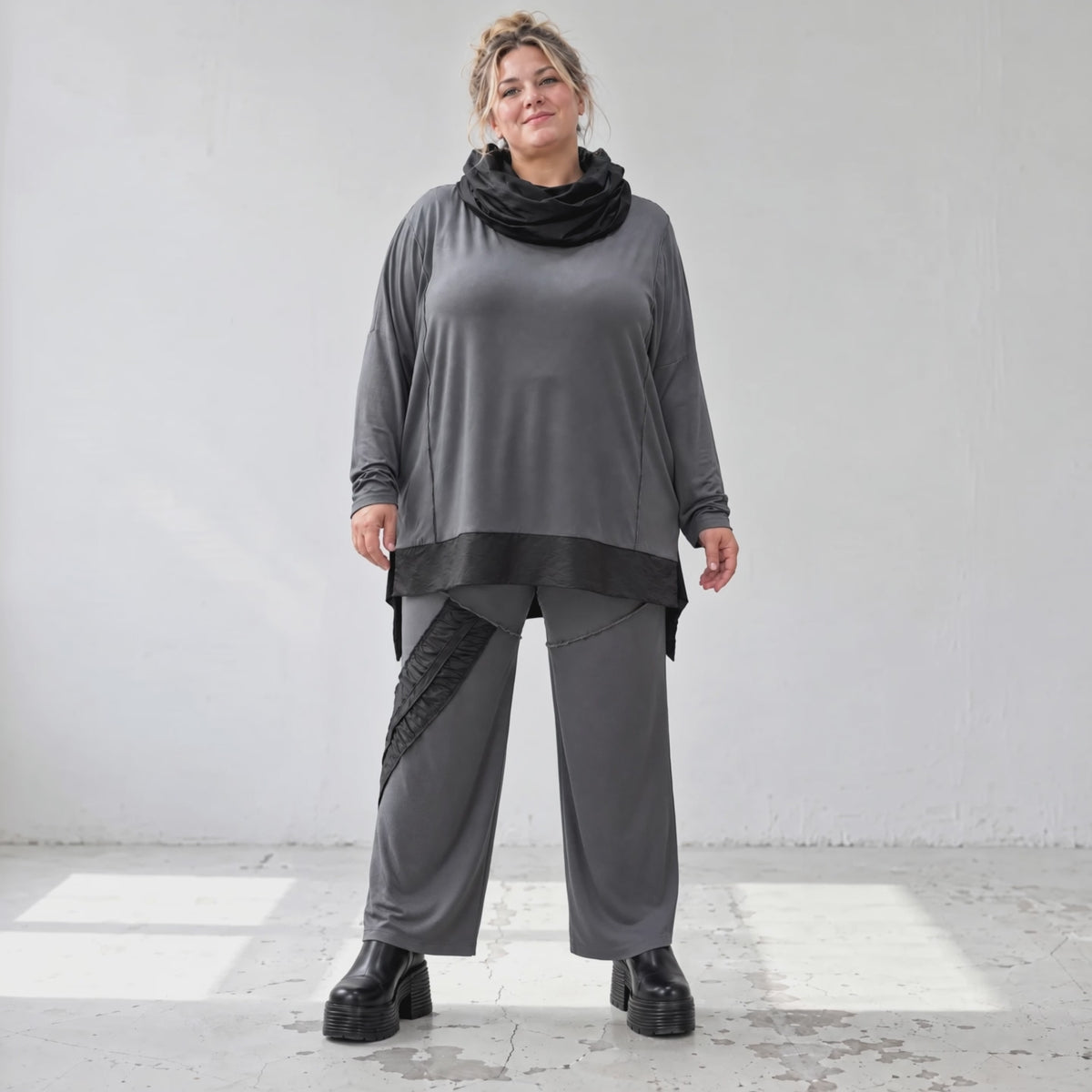 Wintershirt aus weichem Jersey mit Rollkragen Vokuhila Schnitt Taft und Seitenschlitzen