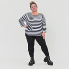 Shirt in Dunkelblau/Weiß aus weichem Stretchjersey mit 7/8-Arm und gerundeter Schnittform
