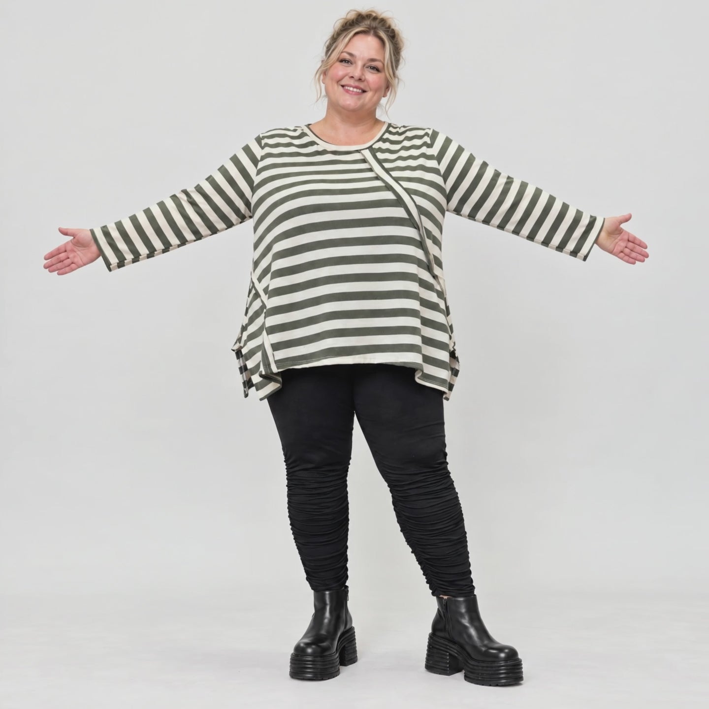 Langarmshirt in Creme/Dunkelgrün mit A-Linie aus warmem Stretchjersey und Faltennahtmuster
