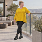 Gelbes Feinstrickshirt in A-Linie mit Reißverschluss am Ausschnitt und flauschigem Garn