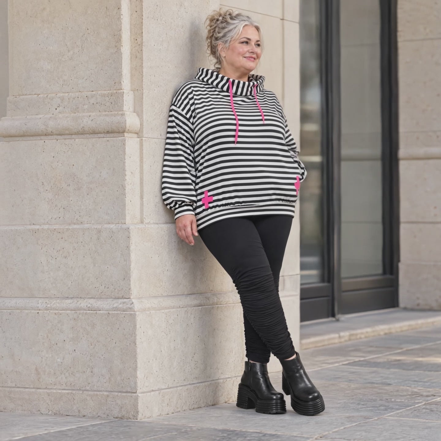 Gestreifter Hoody in Schwarz/Weiß/Pink aus weichem Stretchjersey mit Kapuze ungefüttert