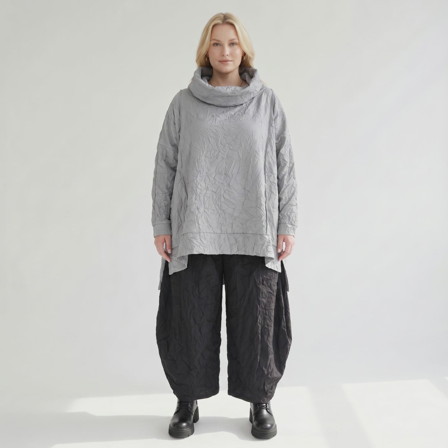 Oversize Lagenlook Shirt mit Rollkragen und Kapuze in luftig leichter Crash Popeline, Grau