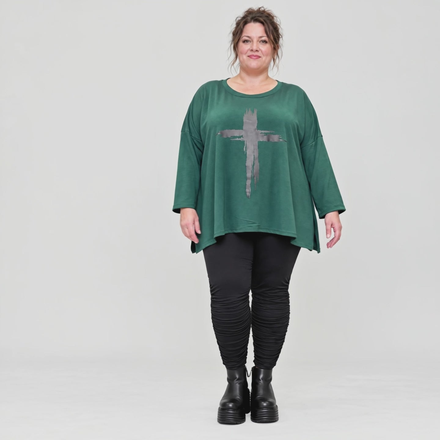 Langarmshirt in Dunkelgrün mit fließender A-Linie aus feinem Stretchjersey für den Winter