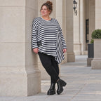 Langarmshirt in Dunkelblau/Weiß aus weichem Stretchjersey mit asymmetrischem Zipfelsaum