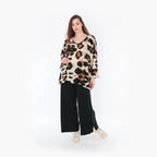 Oversize Viskoseshirt im beige schwarz braunen Leopardenmuster mit V-Ausschnitt Langarm