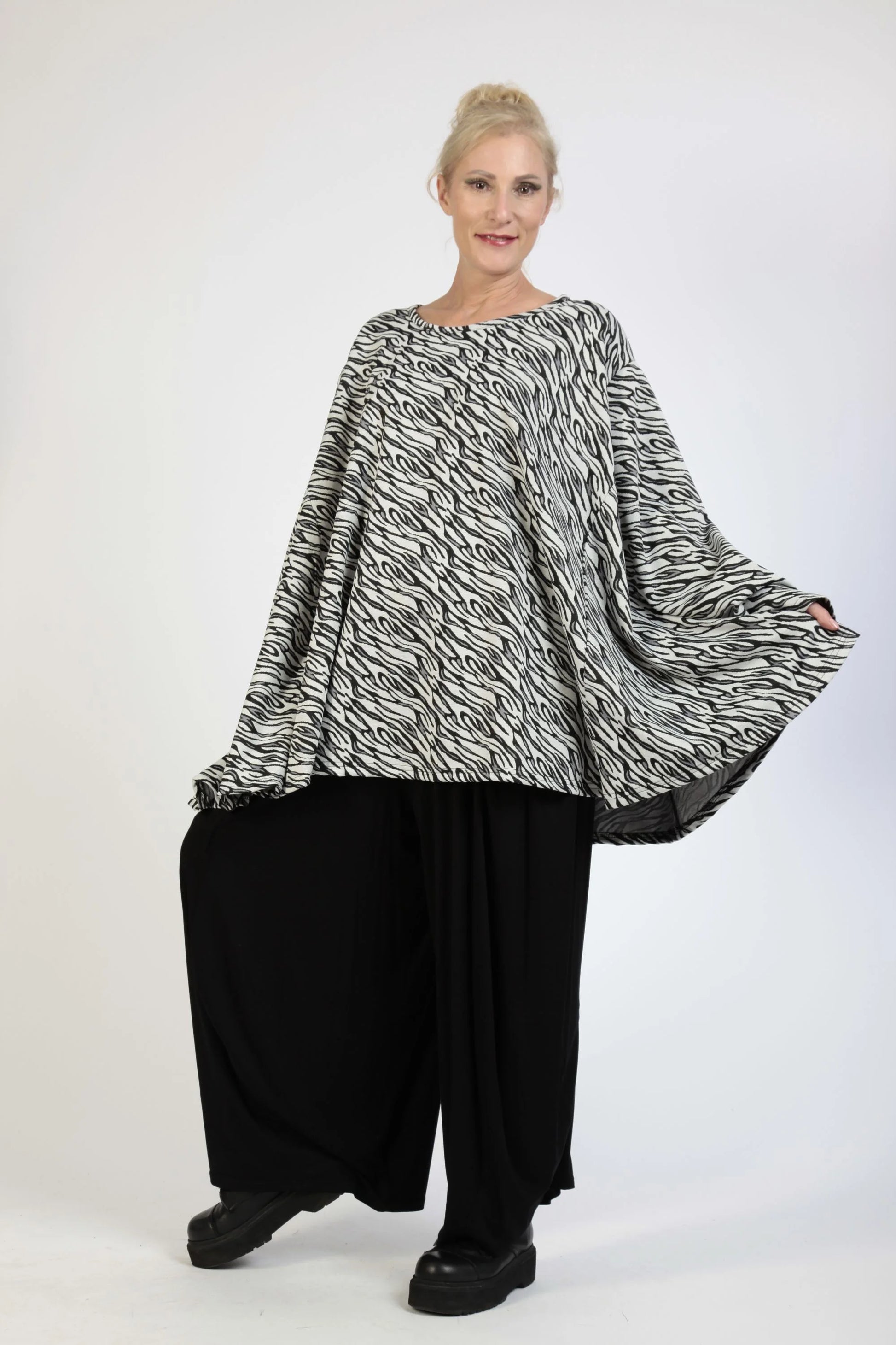  A-Form Bigshirt von AKH Fashion aus Materialmix, 1172.00593, Weiß-Schwarz, Zebra, Ausgefallen