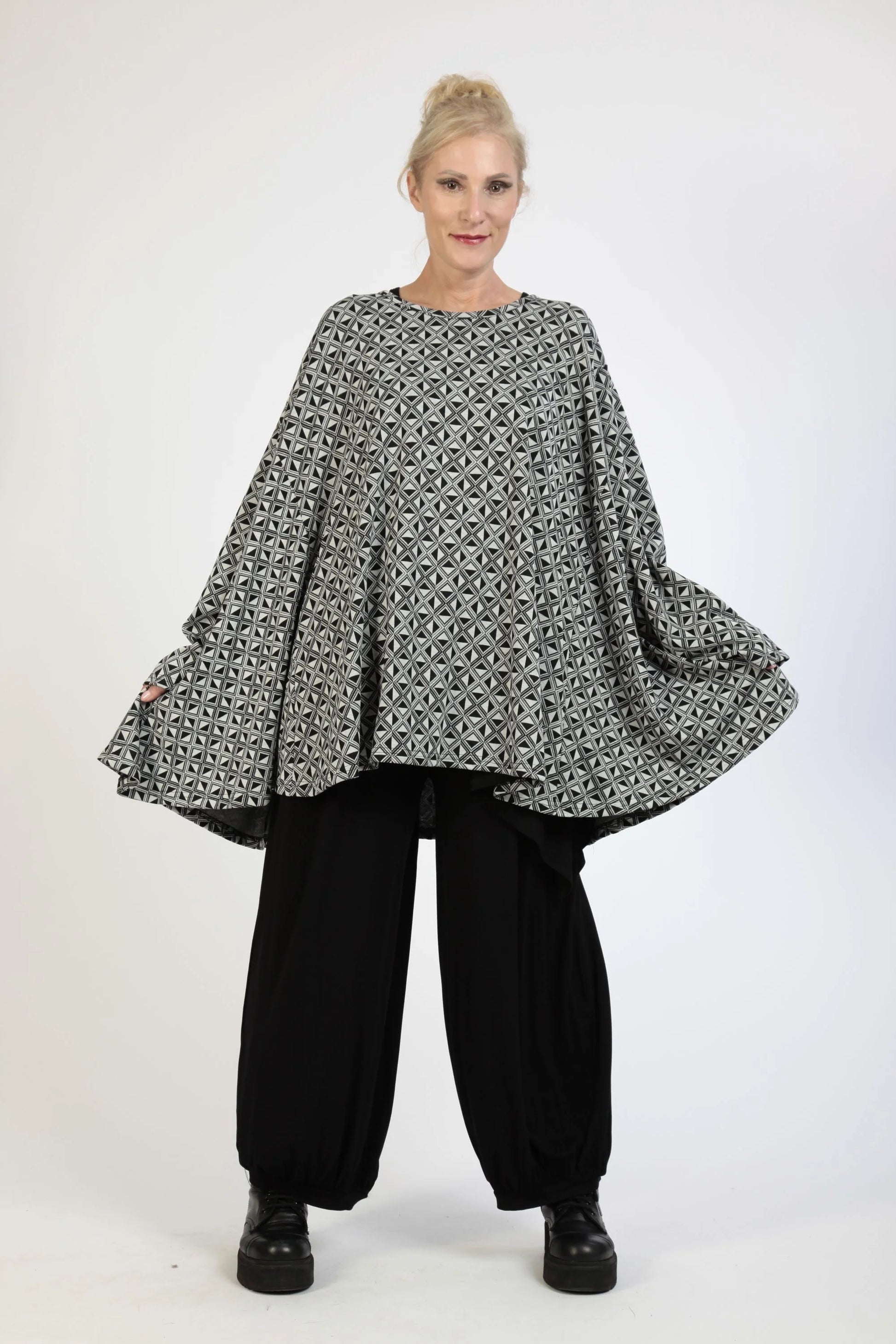  A-Form Bigshirt von AKH Fashion aus Materialmix, 1174.00593, Grau-Schwarz, Argyle, Schick