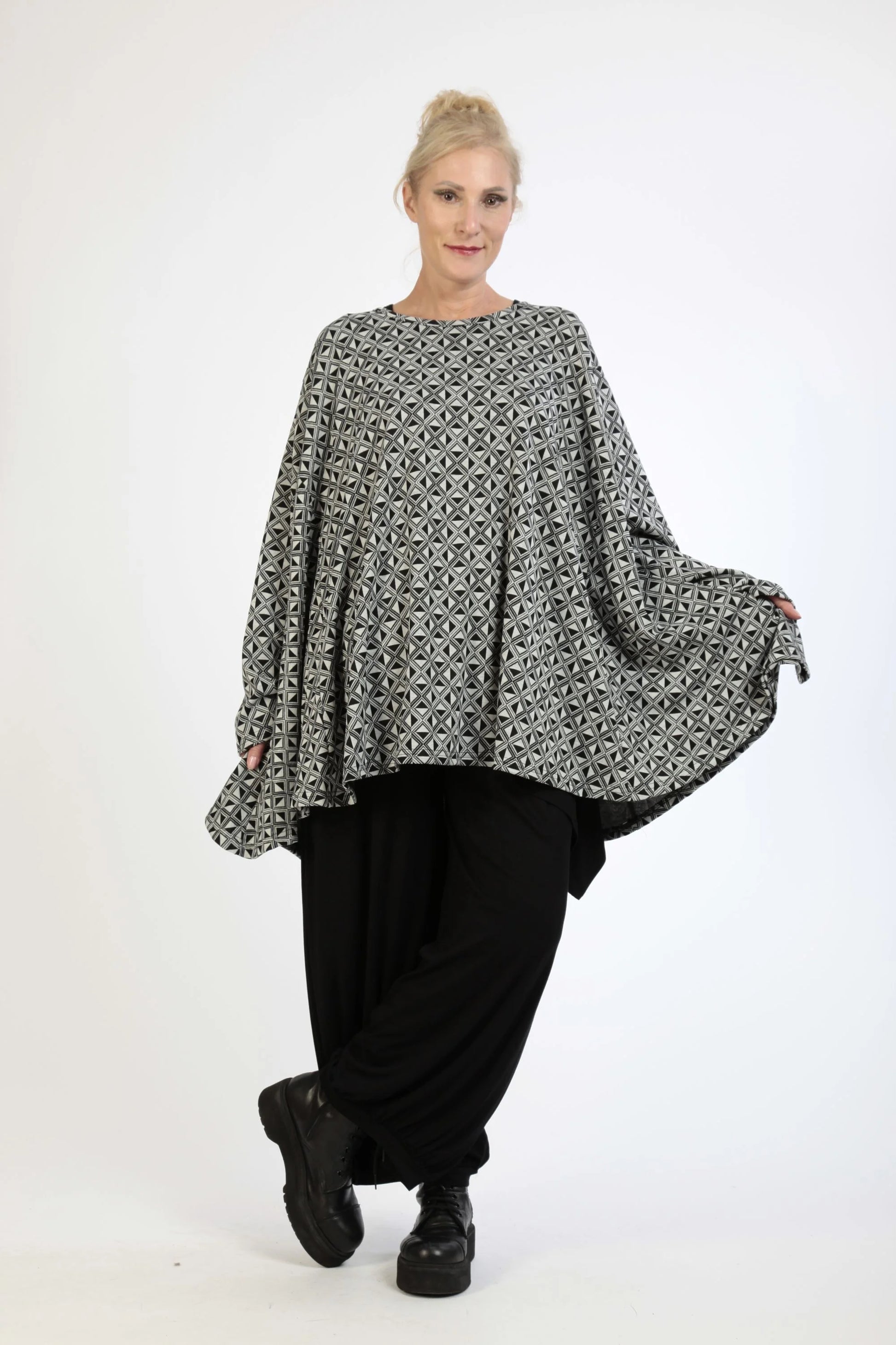  A-Form Bigshirt von AKH Fashion aus Materialmix, 1174.00593, Grau-Schwarz, Argyle, Schick