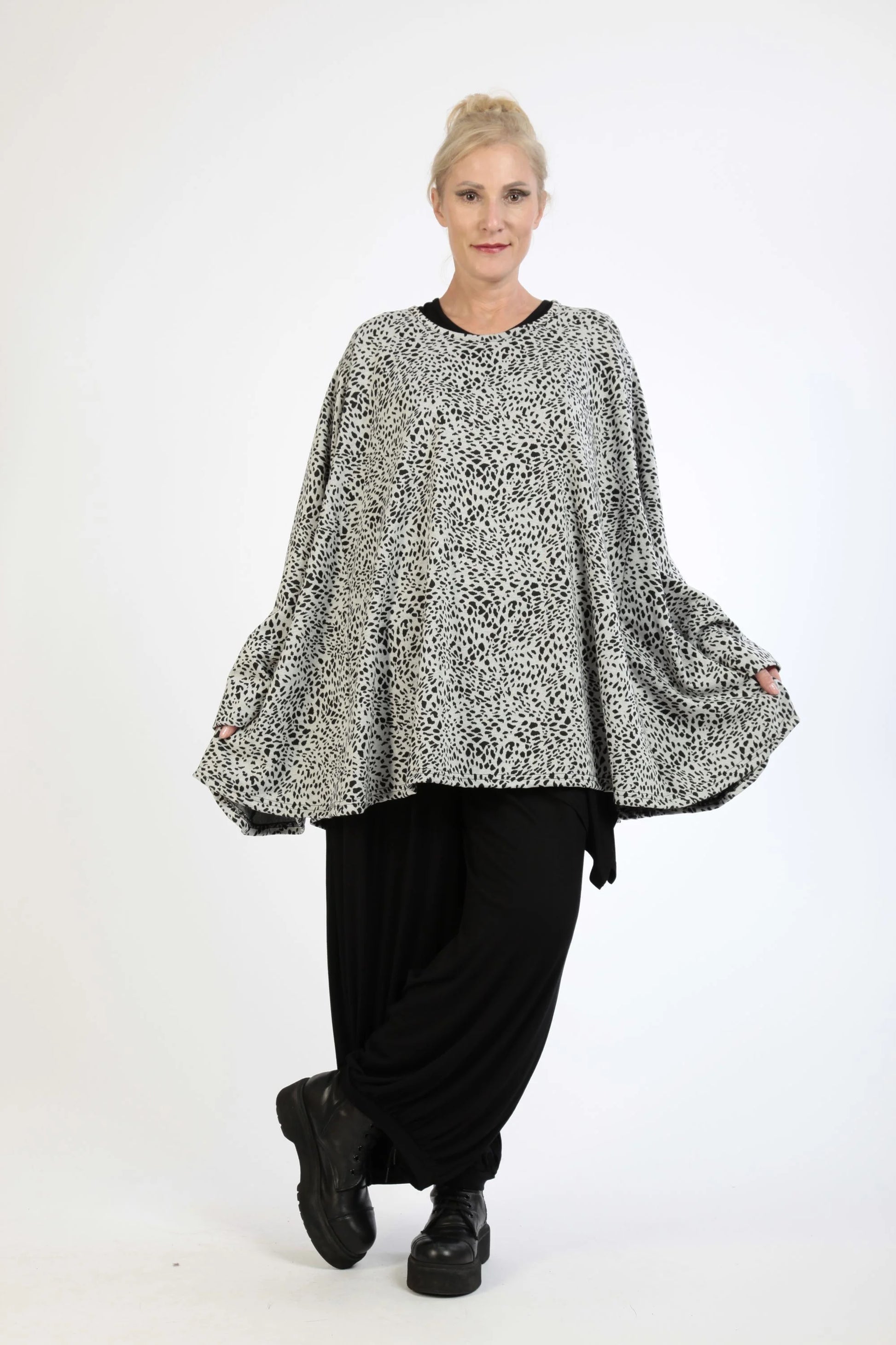  A-Form Bigshirt von AKH Fashion aus Materialmix, 1177.00593, Grau-Schwarz, Leopard, Schick