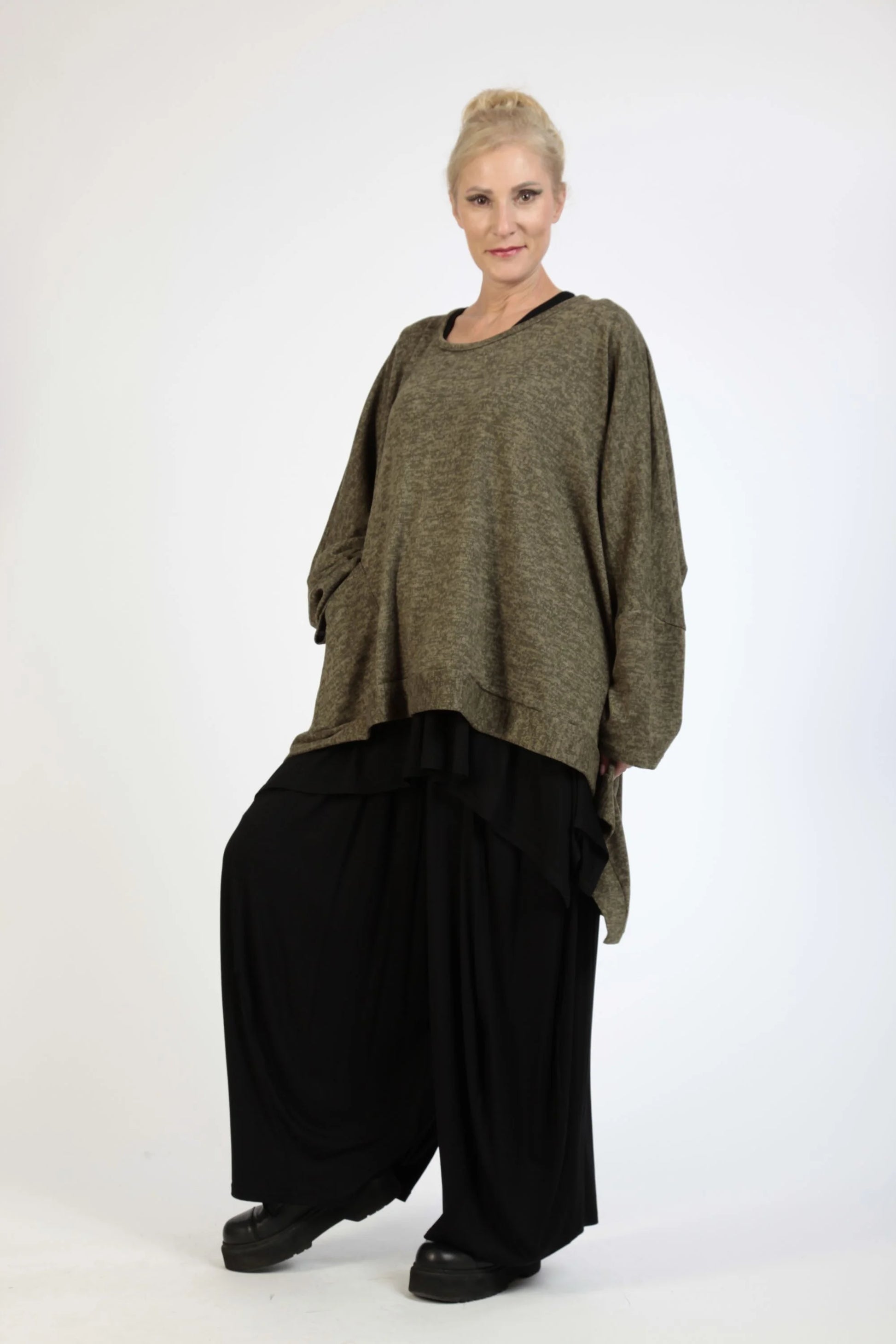  Bigshirt von AKH Fashion aus Polyester in Vokuhila-Form, 1179.06861, Olive, Schick, Modern