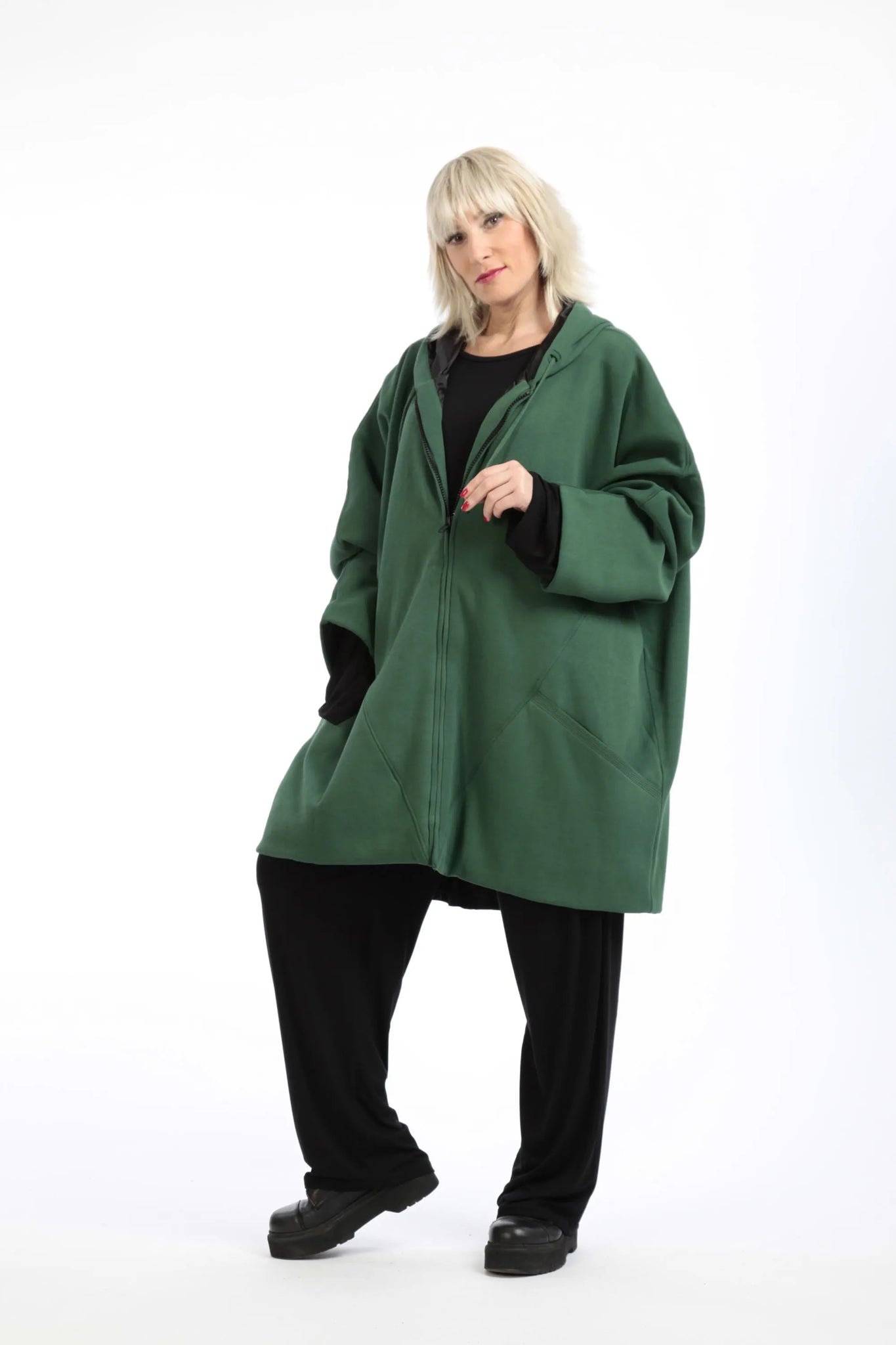  Lagenlook Jacke in zeitlosem Grün mit Kapuze und nahtverdeckten Taschen für Plus Size-Fashionistas