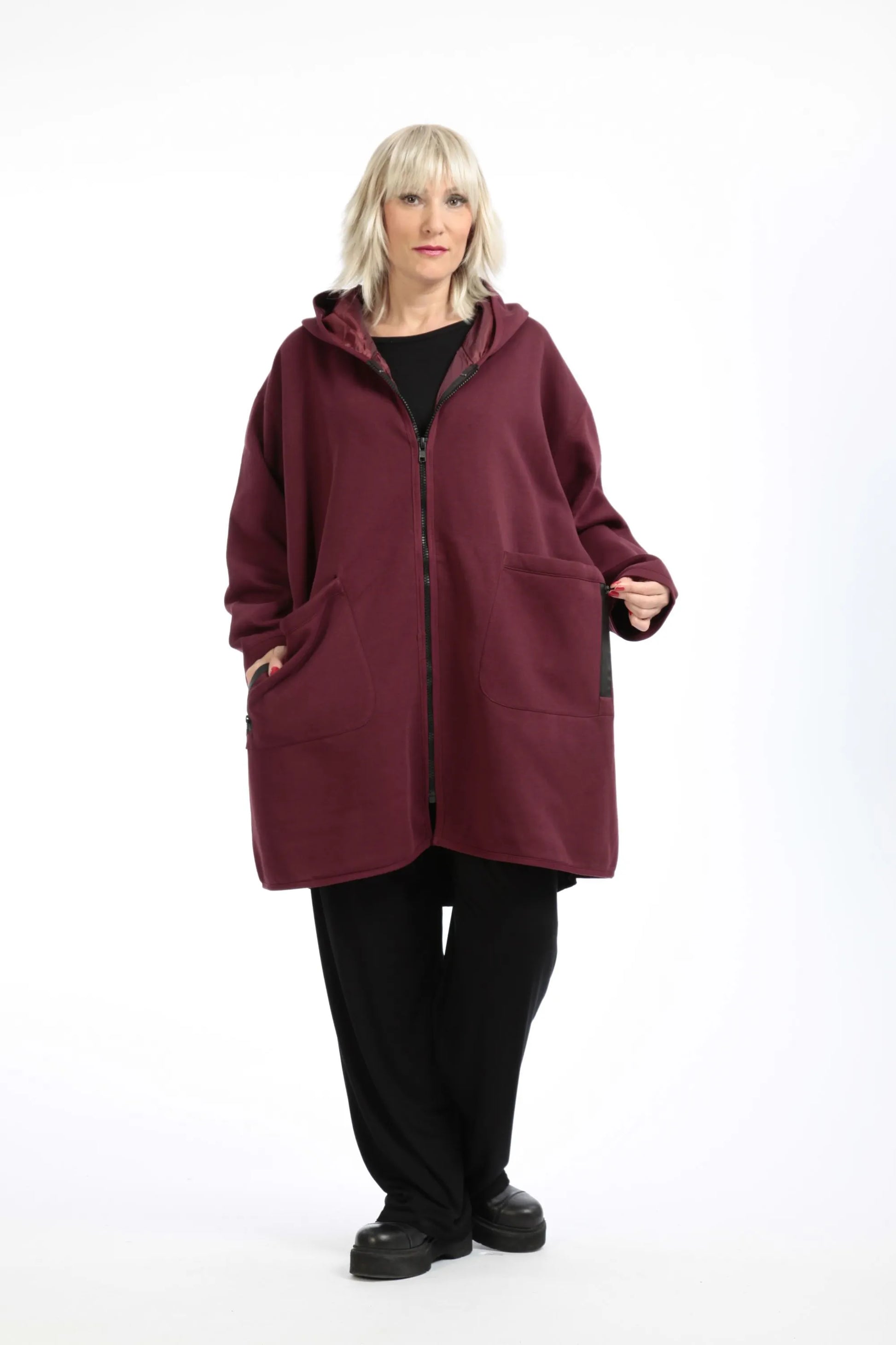  Stilvolle Fleecejacke in zeitlosem Weinrot für Plus Size mit praktischen Taschen und Reißverschluss