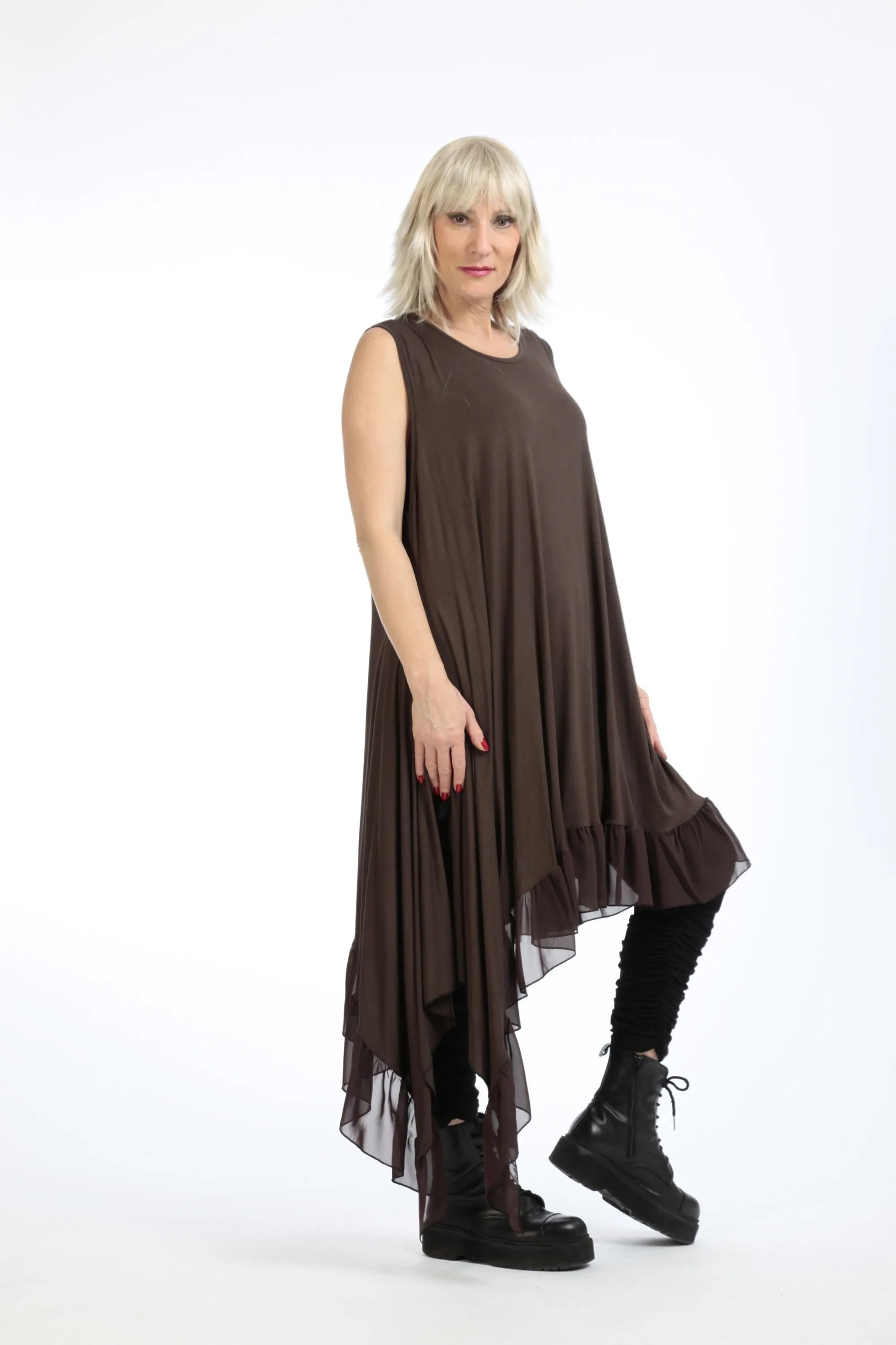  Asymmetrische Tunika in Braun aus weichem Jersey mit Chiffon-Besätzen und seitlichem Schlitz für Plus Size