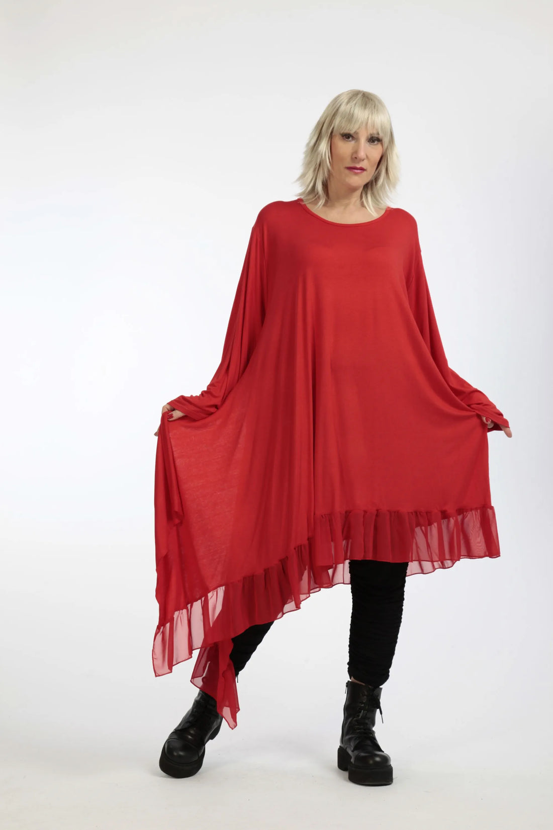  Asymmetrisches Kleid in leuchtendem Rot mit Chiffon-Besatz und elegantem Oversize-Schnitt