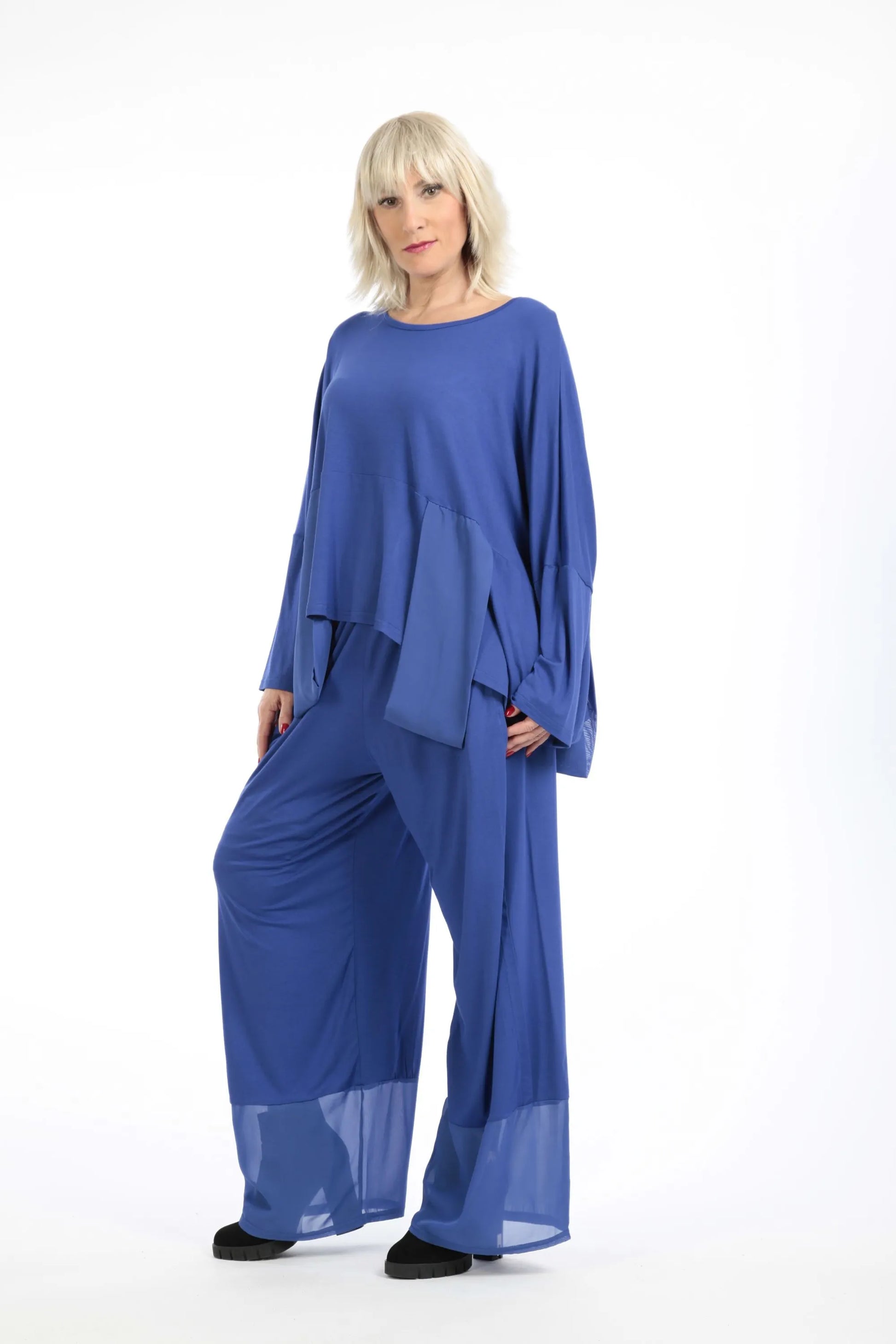  Oversize Langarmshirt aus weichem Viskose-Jersey mit modischen Chiffonstreifen im Lagenlook