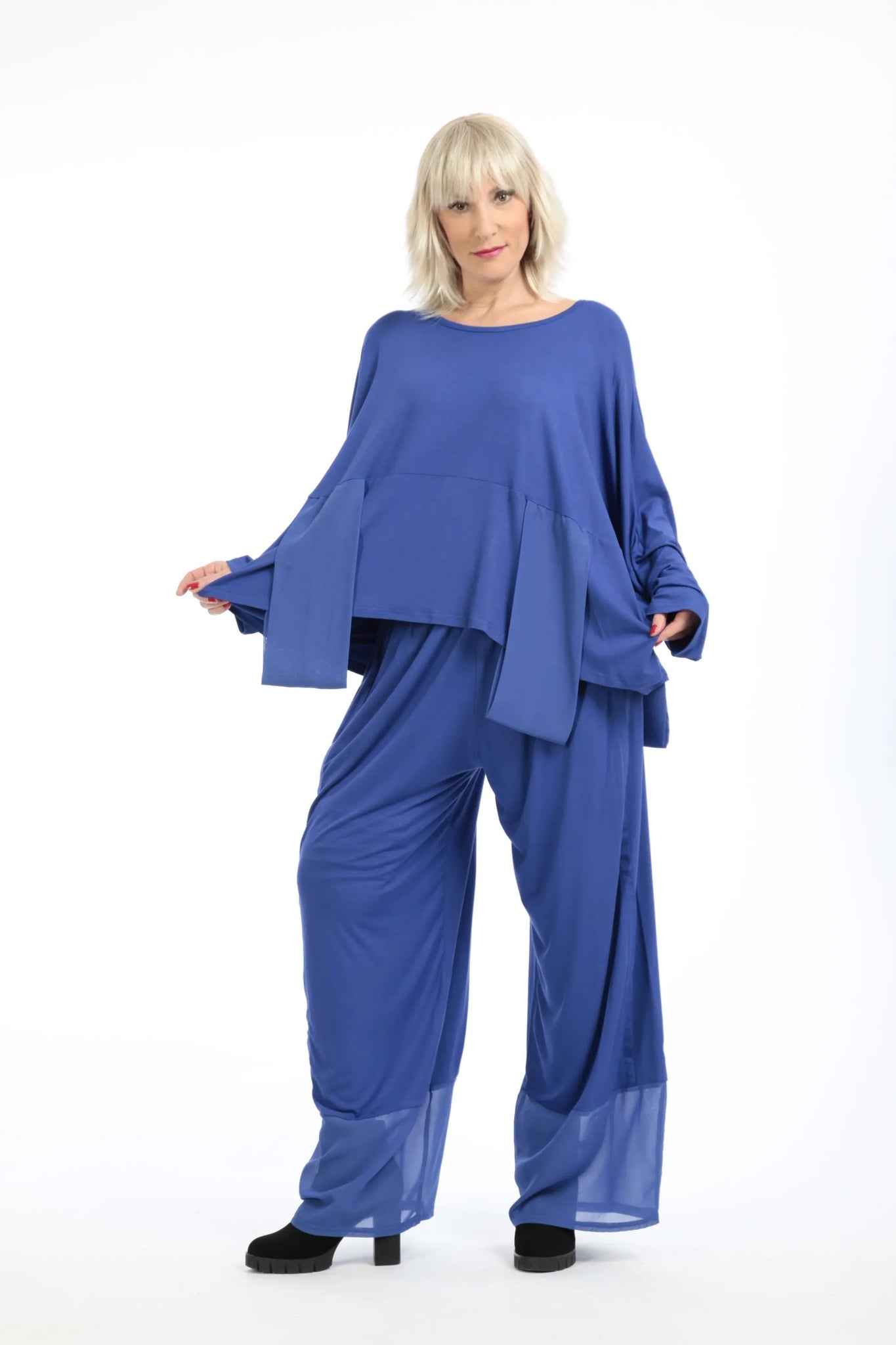  Oversize Langarmshirt aus weichem Viskose-Jersey mit modischen Chiffonstreifen im Lagenlook