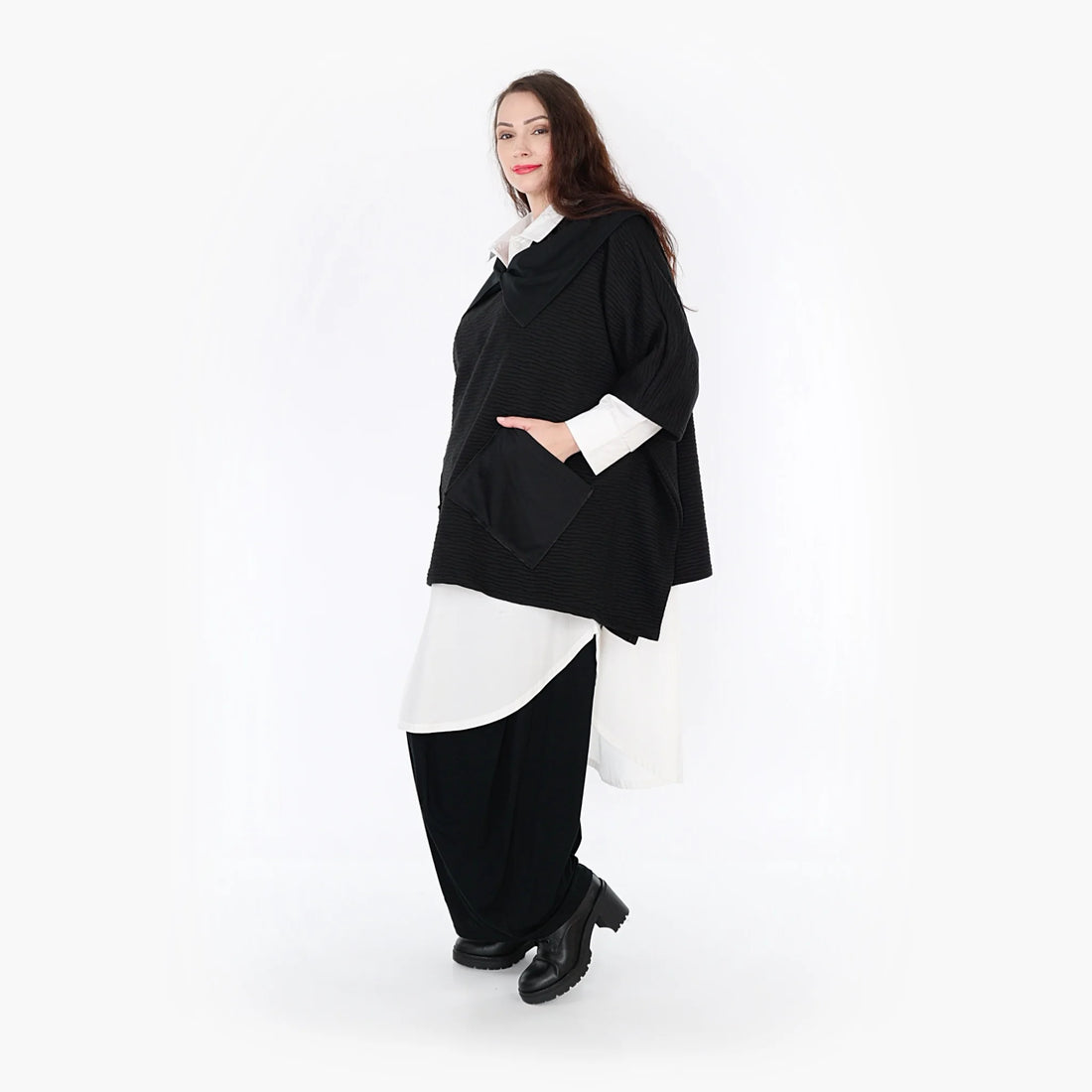  Poncho von AKH Fashion aus Materialmix in kastiger Form, 1347.06884, Schwarz, Ausgefallen