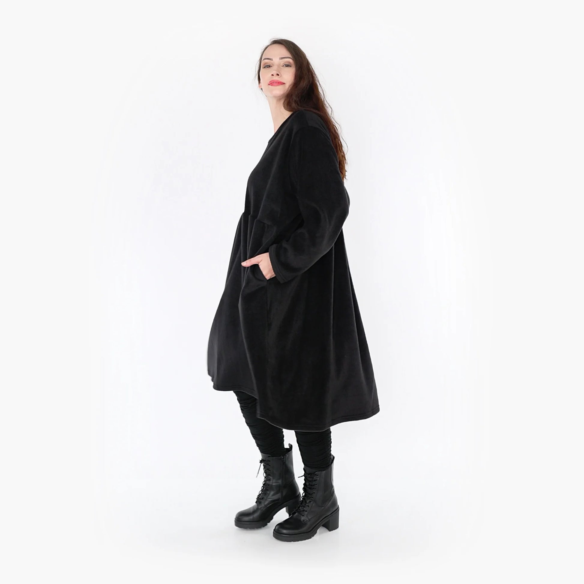  Kuschliges Fleece Kleid in lässiger Oversize-Form mit praktischen Seitentaschen für den Winter