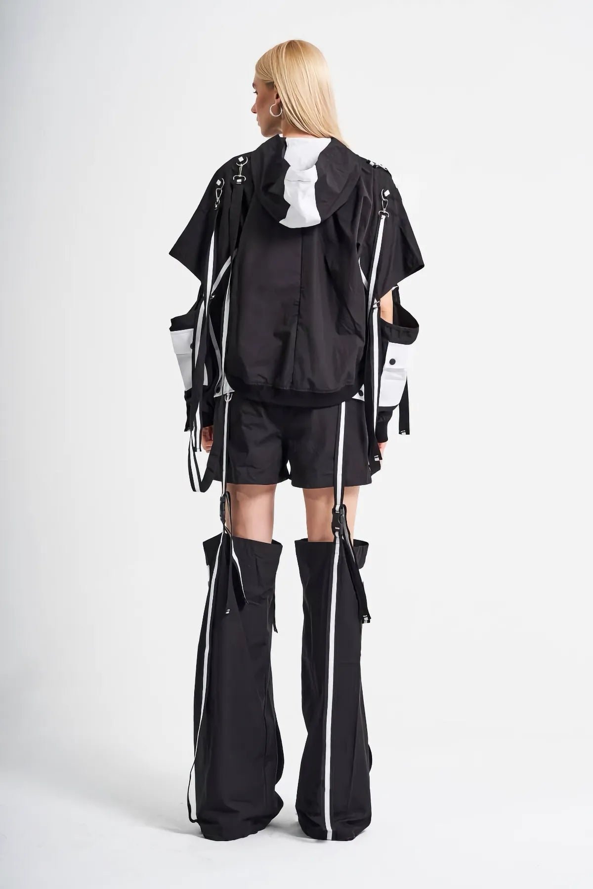  TW3 Jacke in Vokuhila-Form, aus Polyamid, 724, Schwarz, Schick, Modern, Ausgefallen