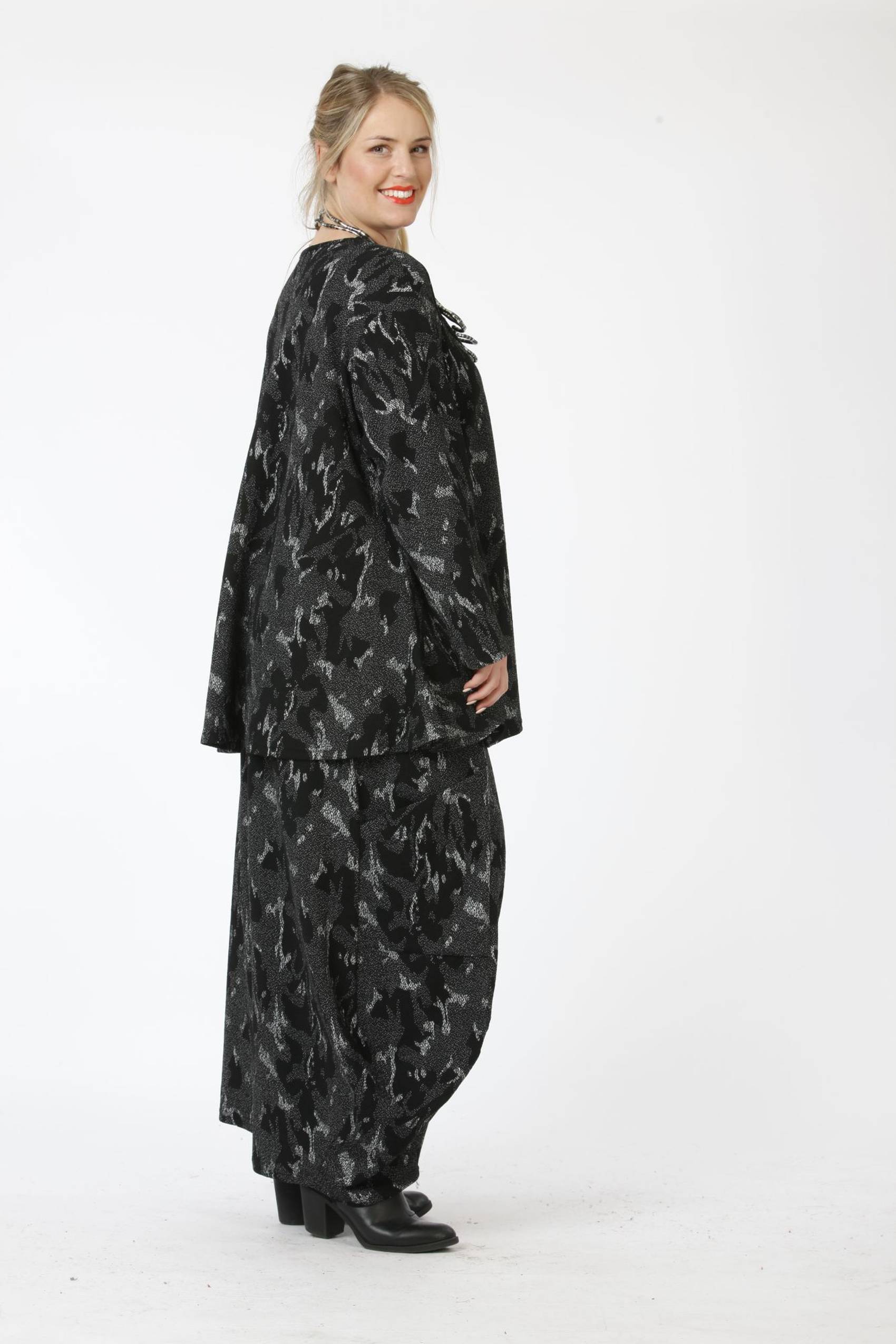  Bigshirt von AKH Fashion aus Polyester in Glocken-Form, 0410.01892, Schwarz-Grau, Ausgefallen