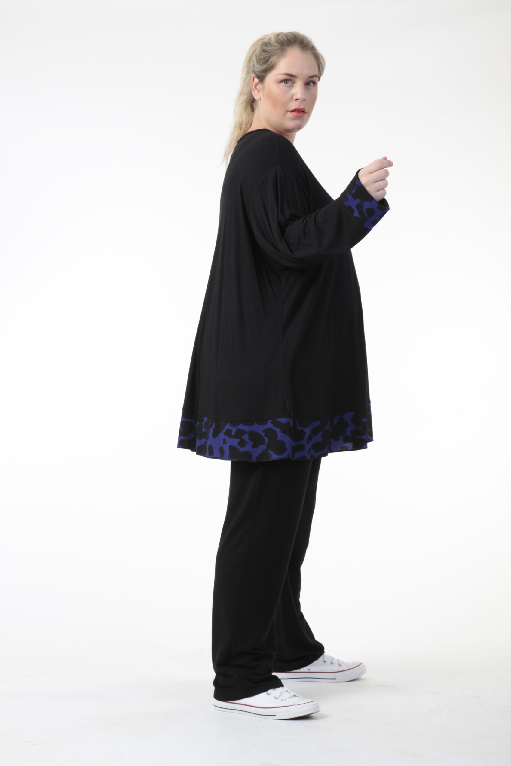  A-Form Bigshirt von AKH Fashion aus Viskose, 0743.06722, Schwarz-Royalblau, Schick, Modern